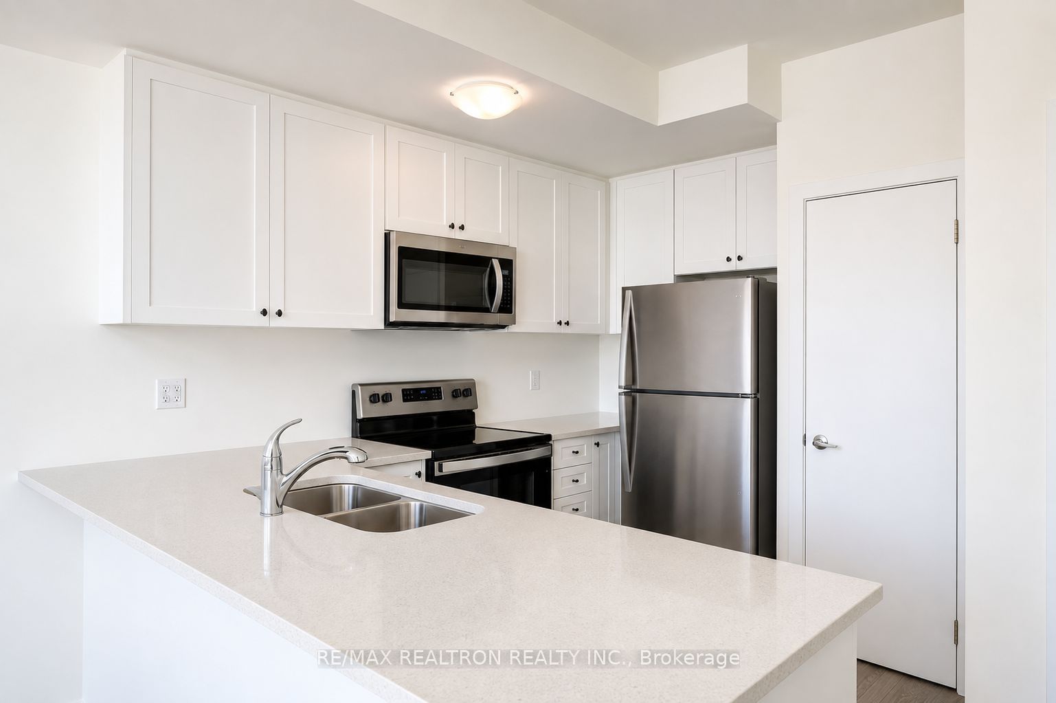 160 Densmore Road 1104 Property Photo 6