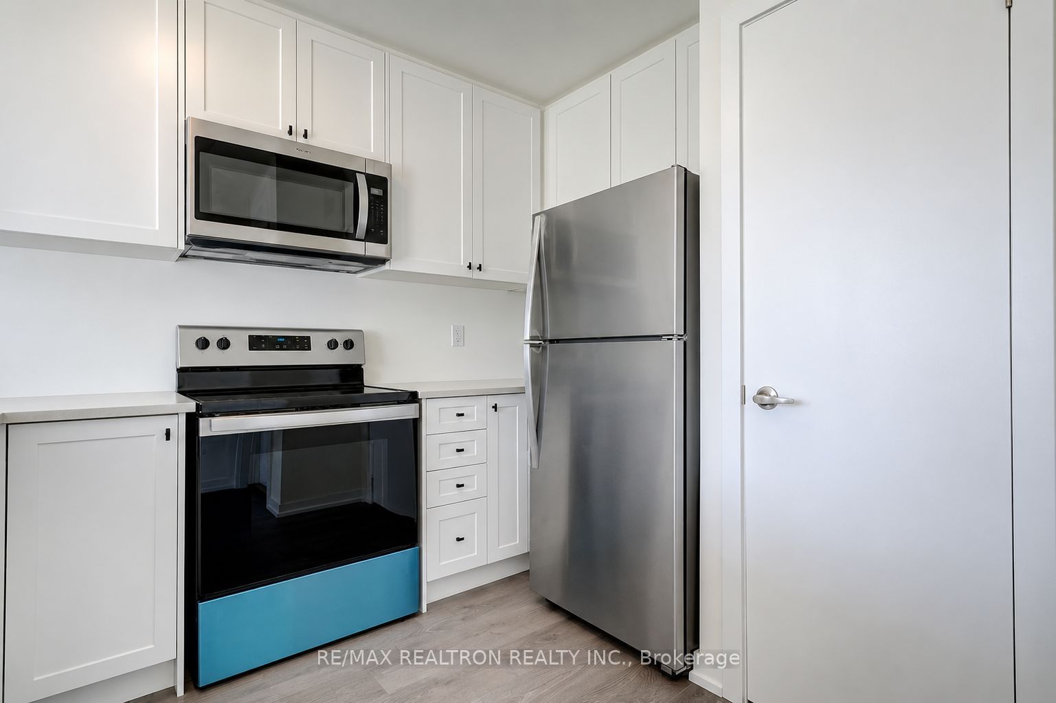 160 Densmore Road 1104 Property Photo 8
