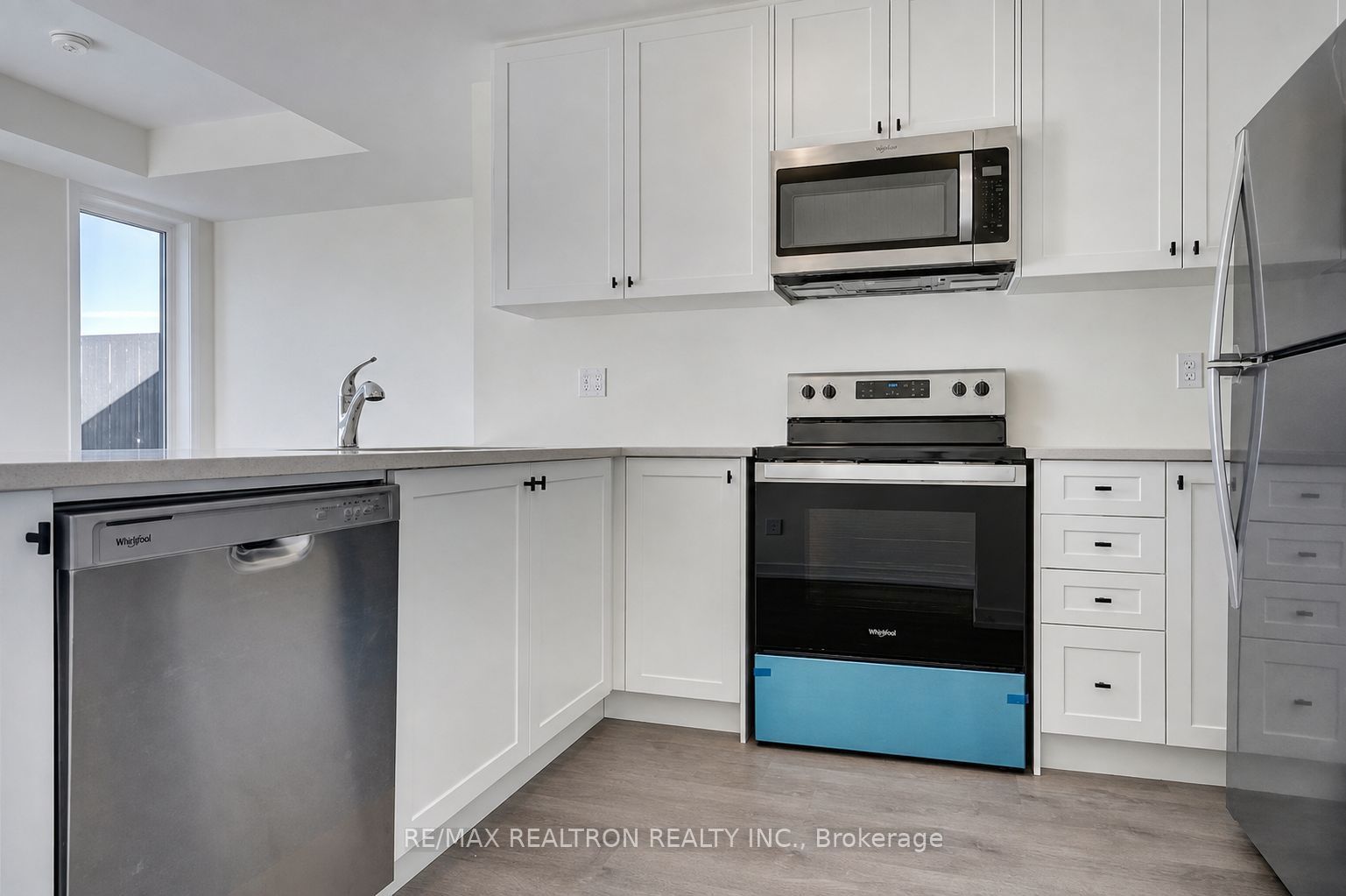 160 Densmore Road 1104 Property Photo 9