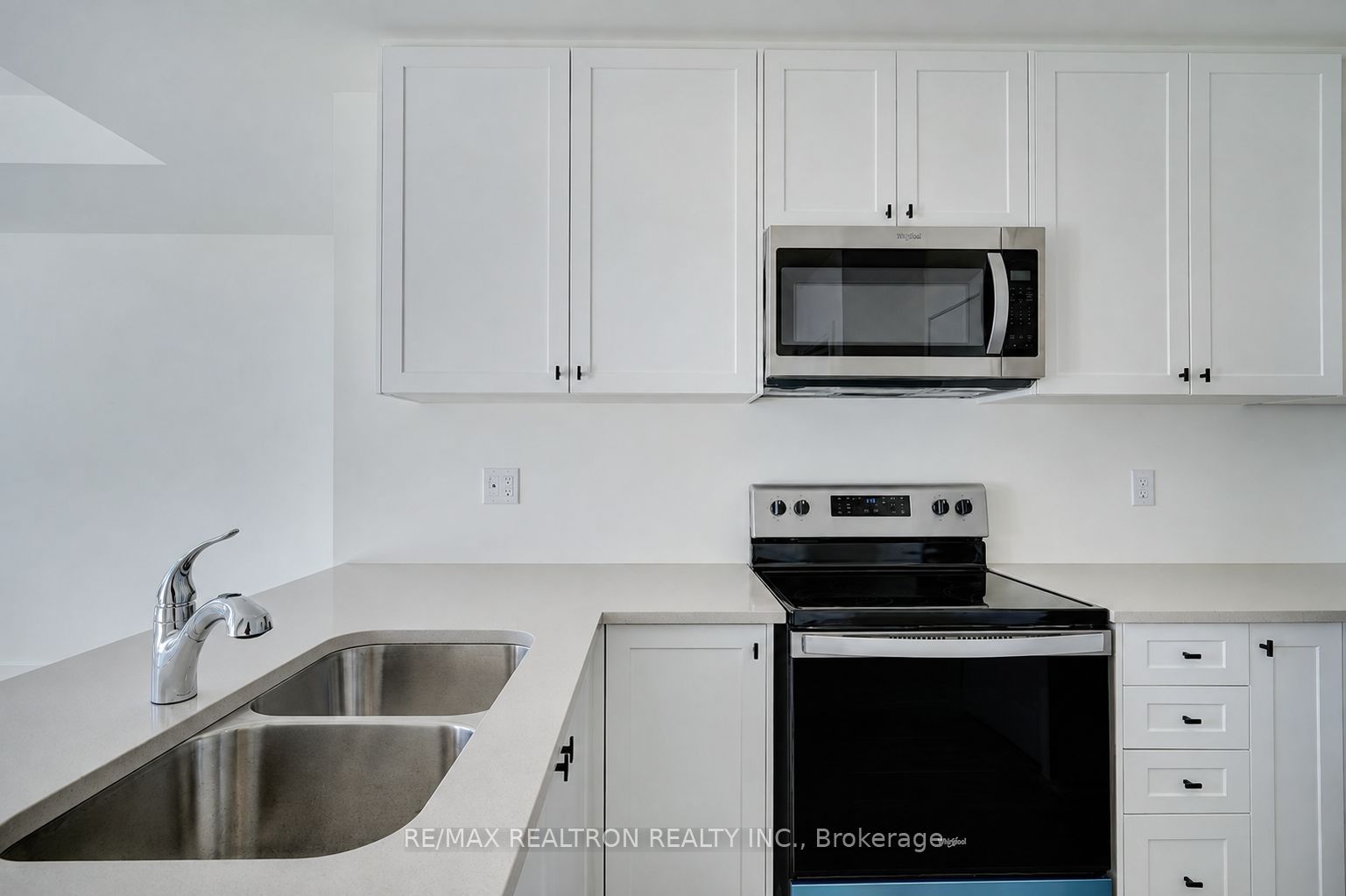 160 Densmore Road 1104 Property Photo 10