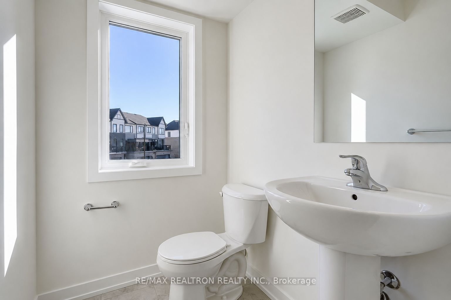 160 Densmore Road 1104 Property Photo 19