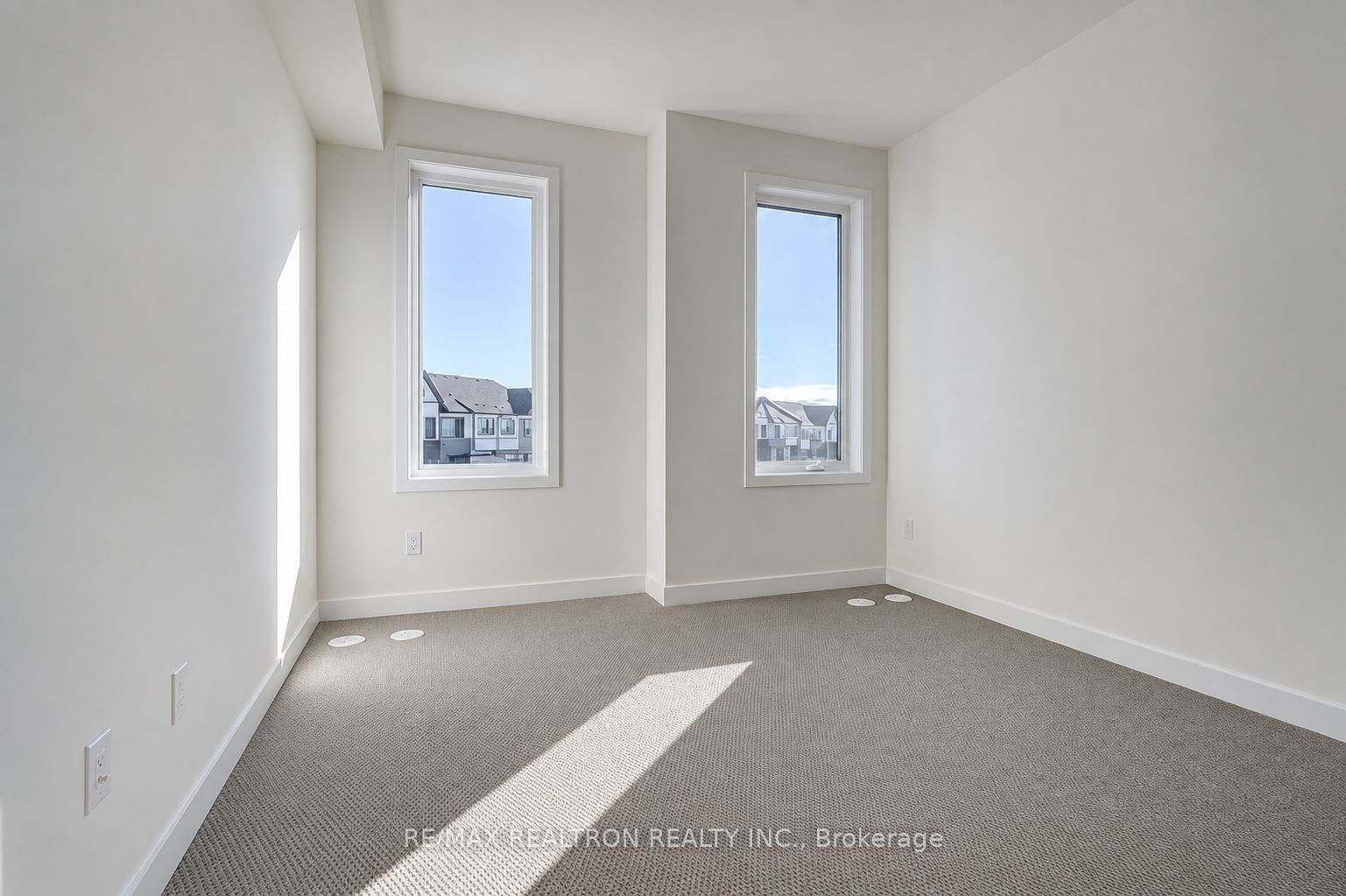 160 Densmore Road 1104 Property Photo 26