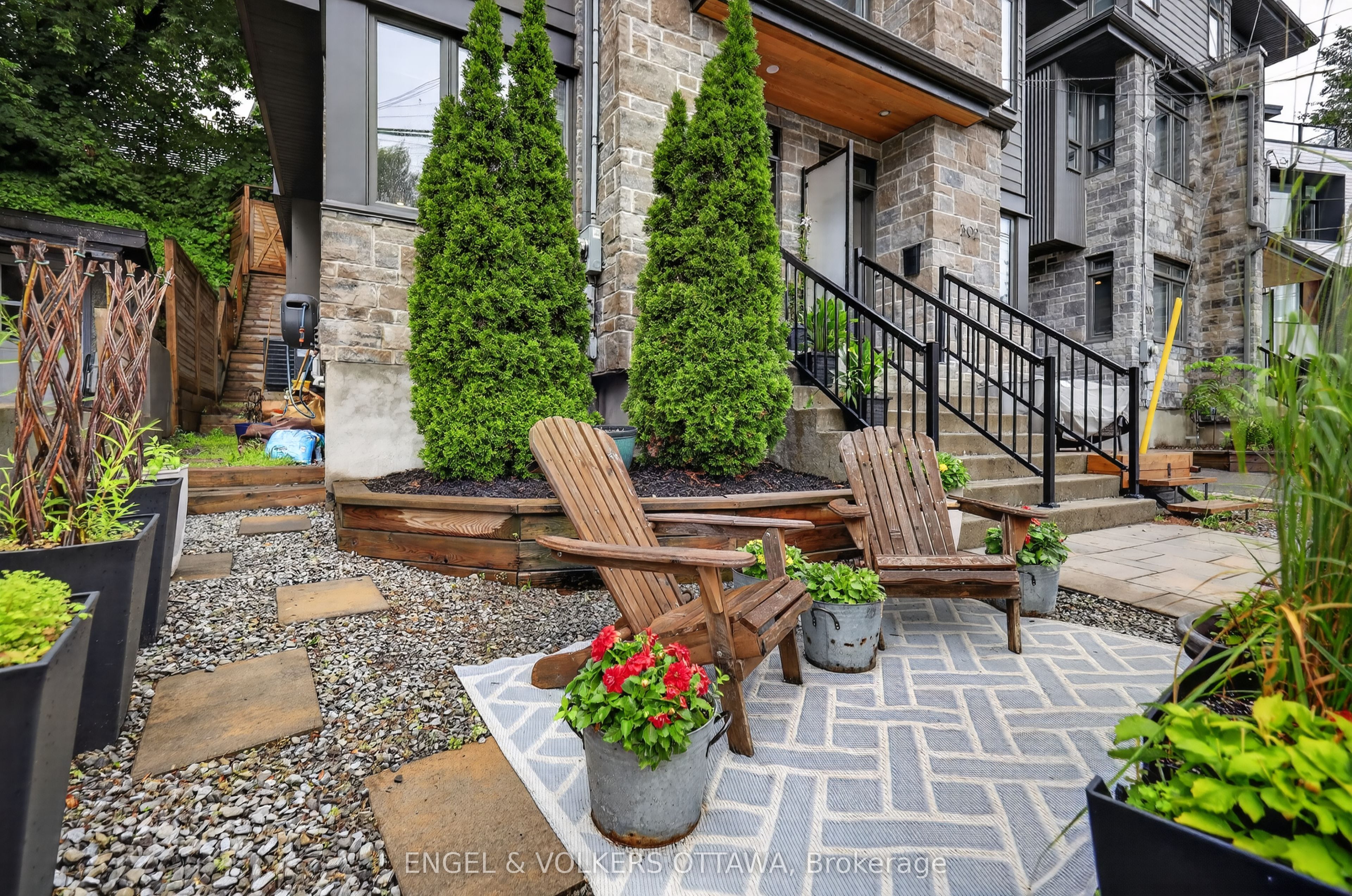 304 Riverdale Avenue Property Photo 2