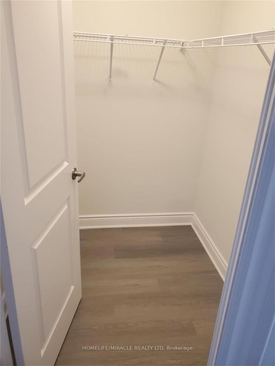 721 Franklin Boulevard 103 Property Photo 6