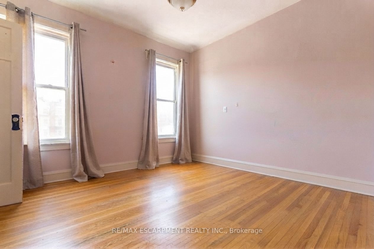 121 Eastbourne Avenue Property Photo 17