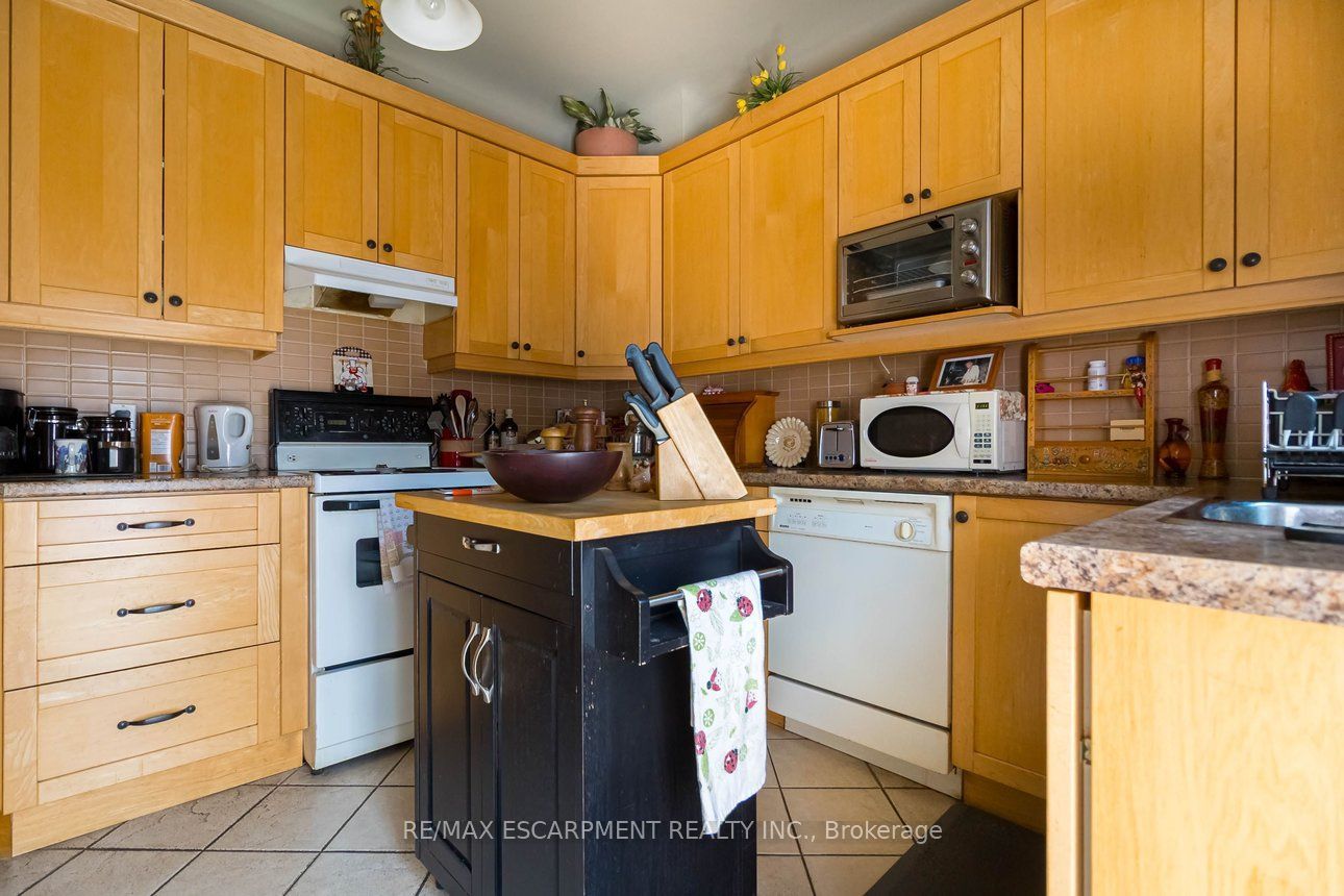 121 Eastbourne Avenue Property Photo 20