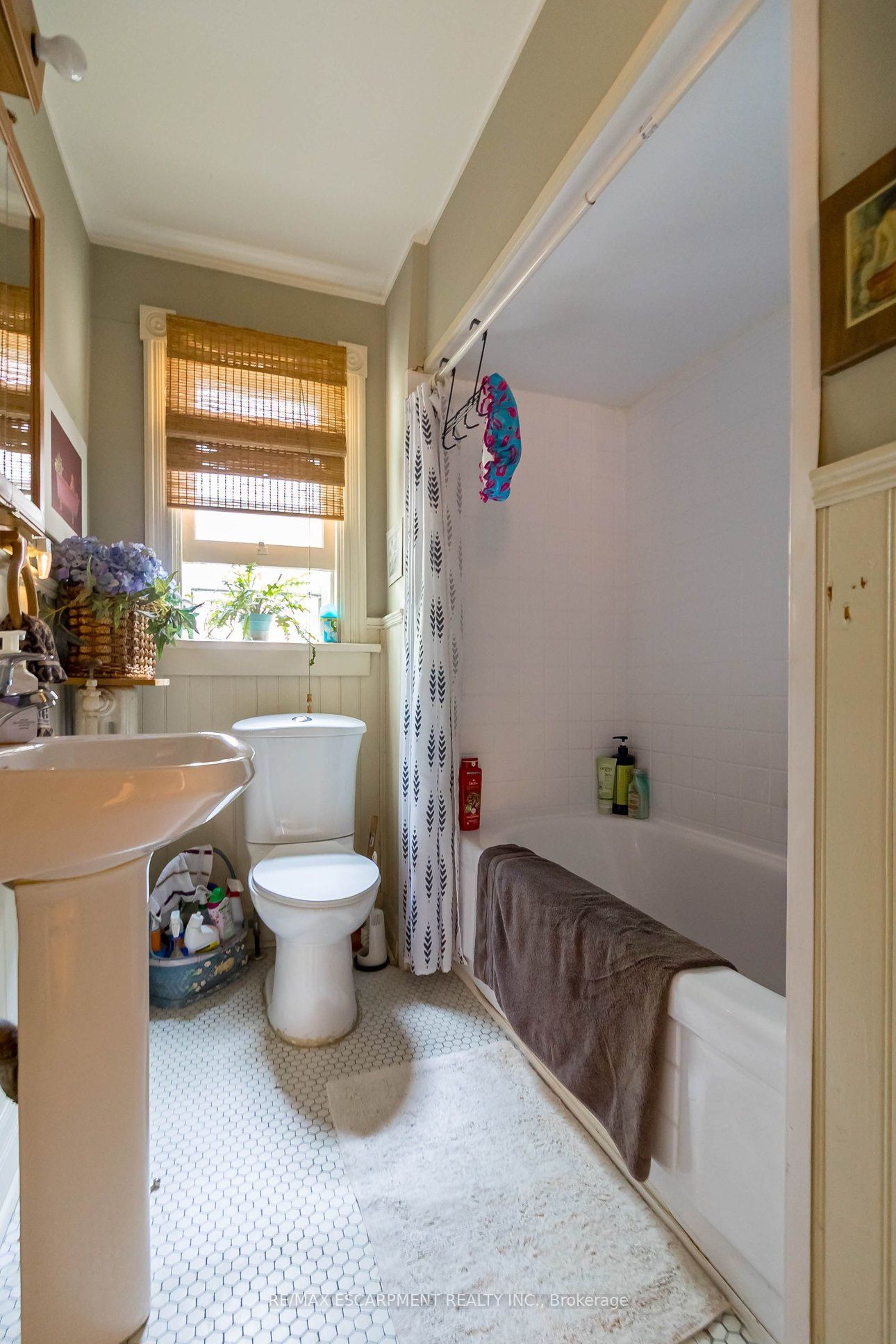 121 Eastbourne Avenue Property Photo 23