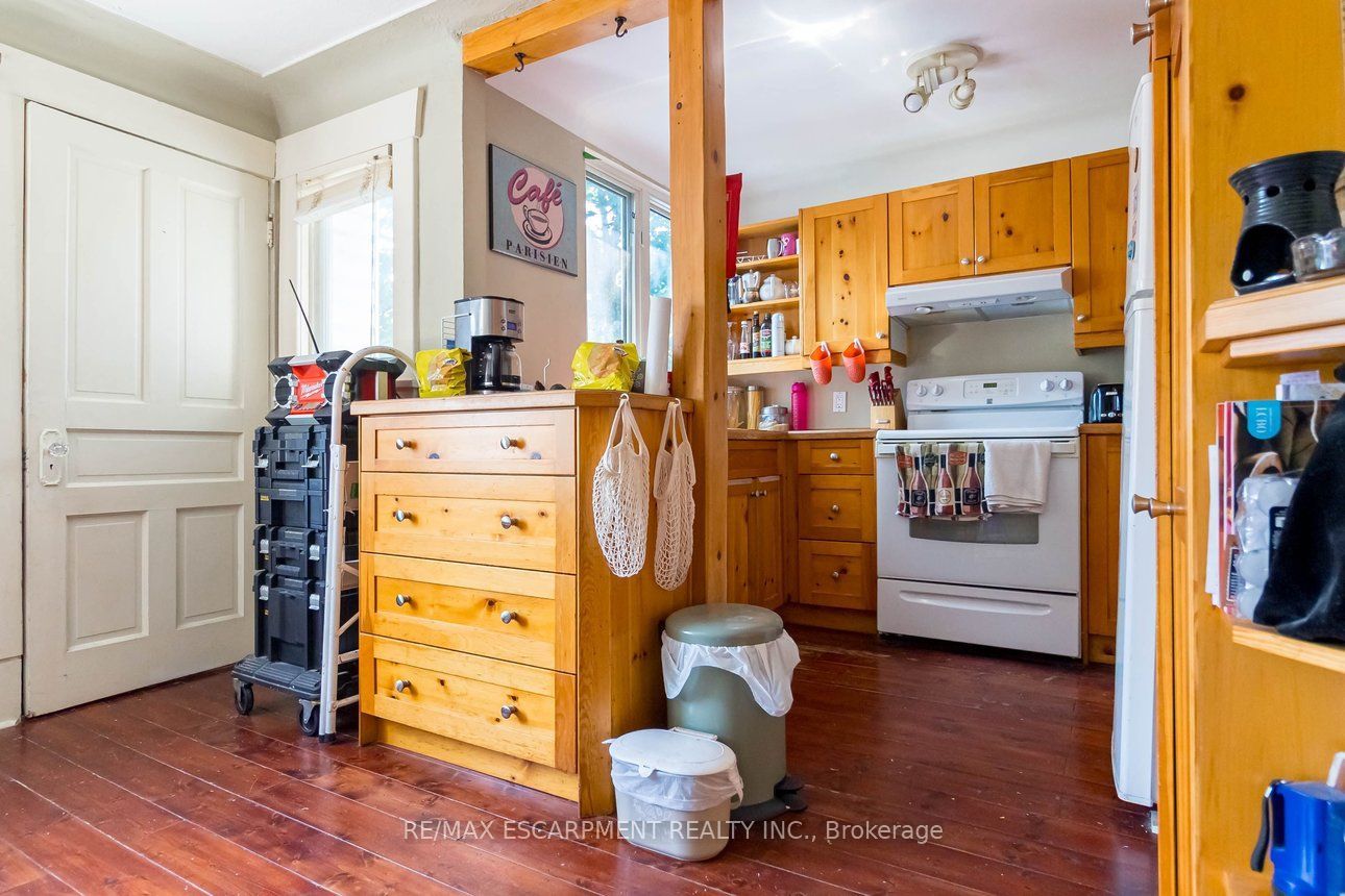 121 Eastbourne Avenue Property Photo 29