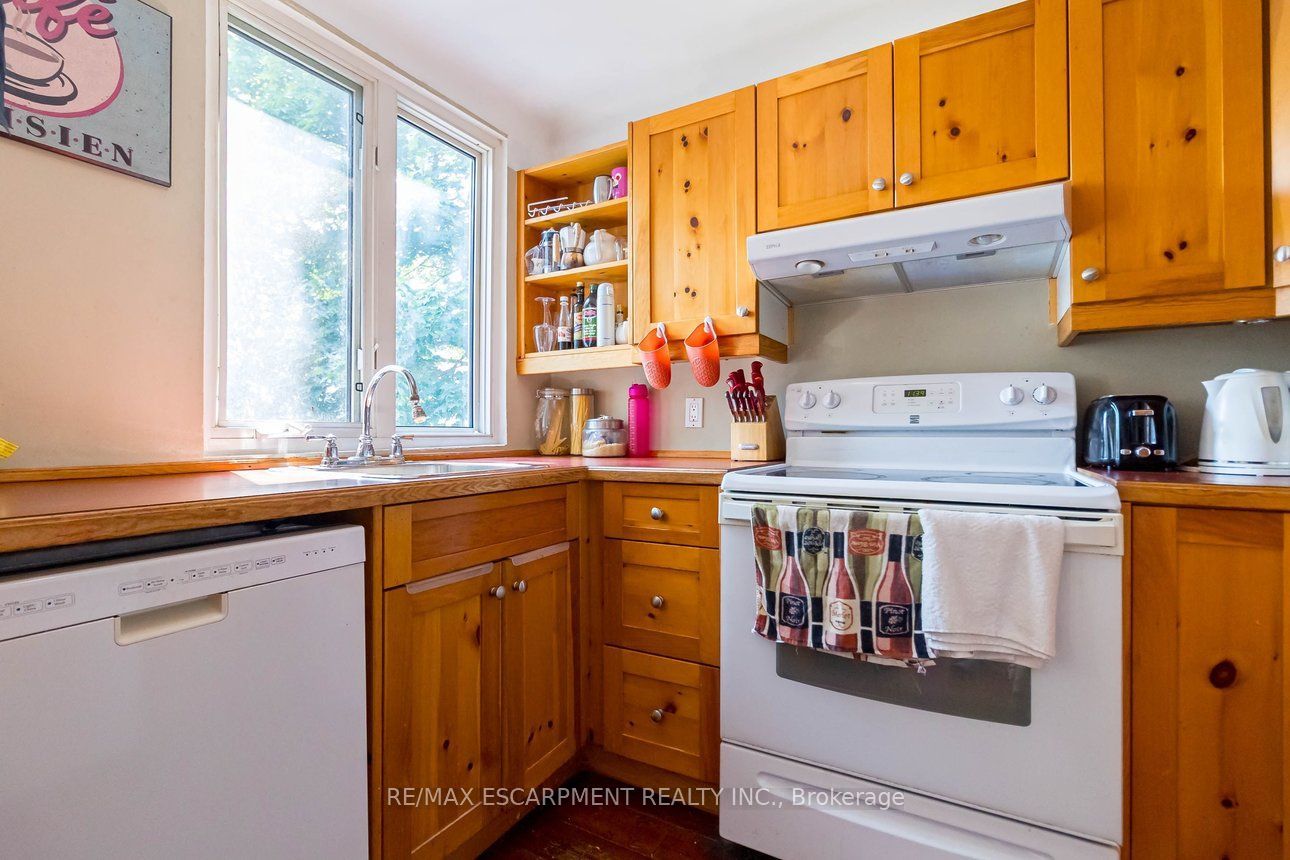 121 Eastbourne Avenue Property Photo 30