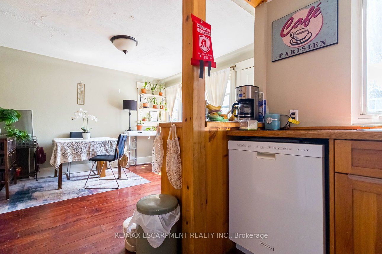 121 Eastbourne Avenue Property Photo 31