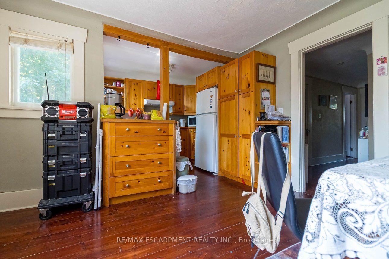 121 Eastbourne Avenue Property Photo 32