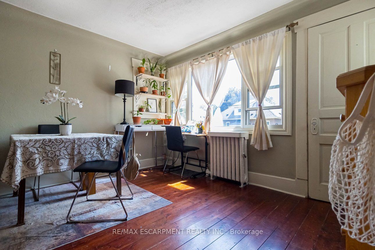 121 Eastbourne Avenue Property Photo 33