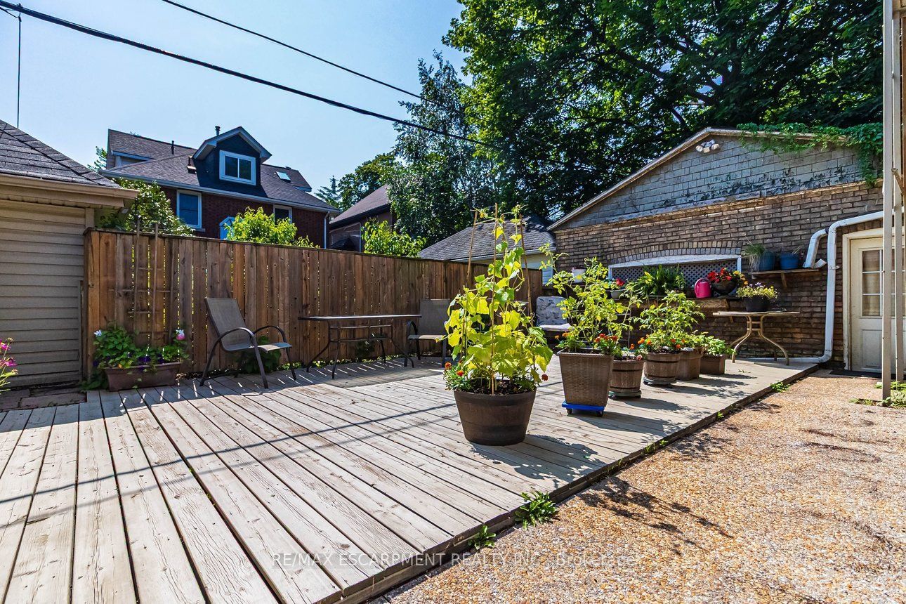 121 Eastbourne Avenue Property Photo 43