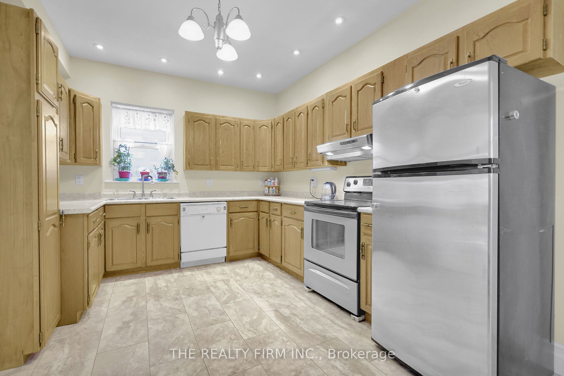 924 Princess Avenue Property Photo 14