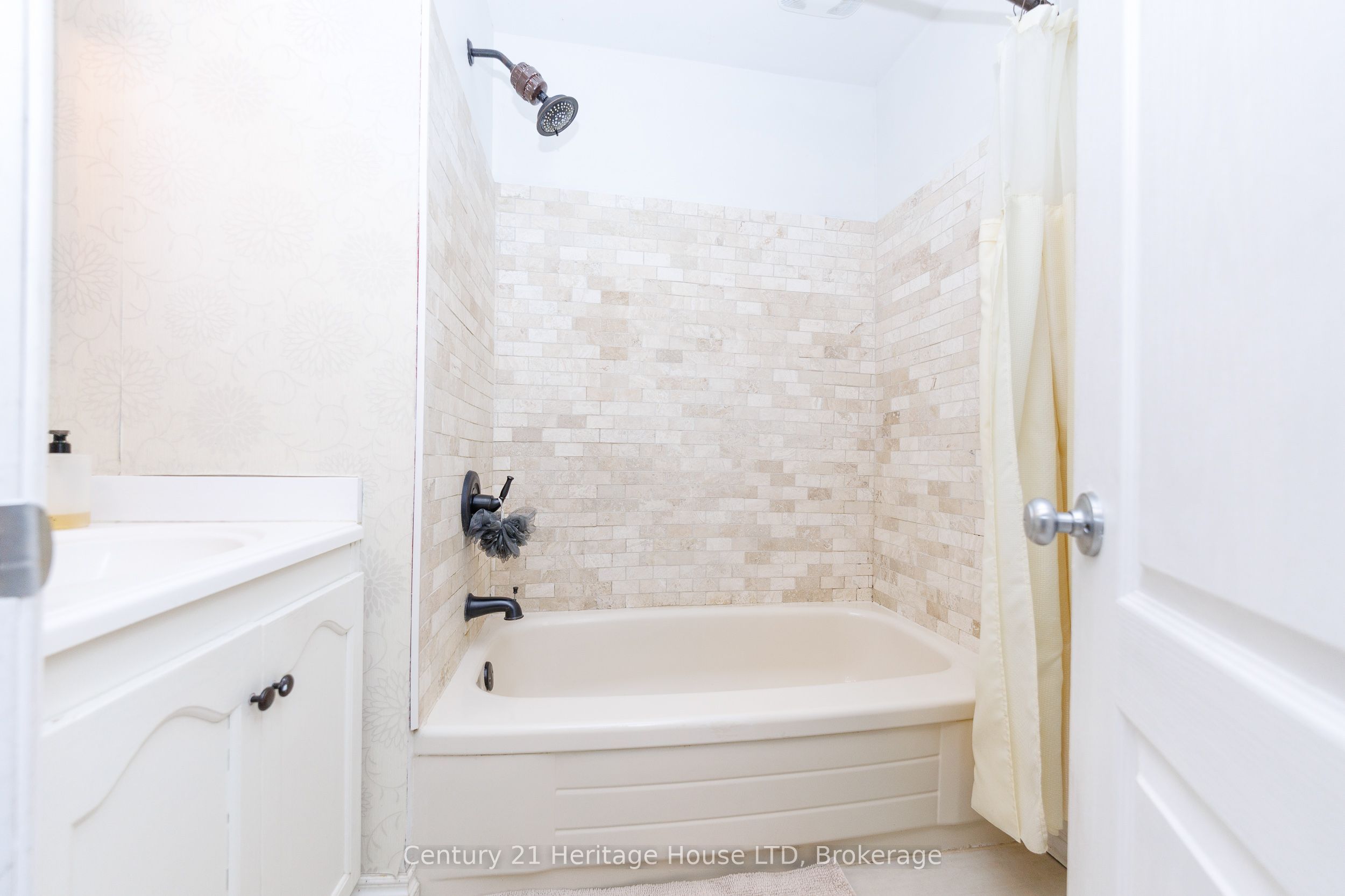 6021 Montrose Road Property Photo 14