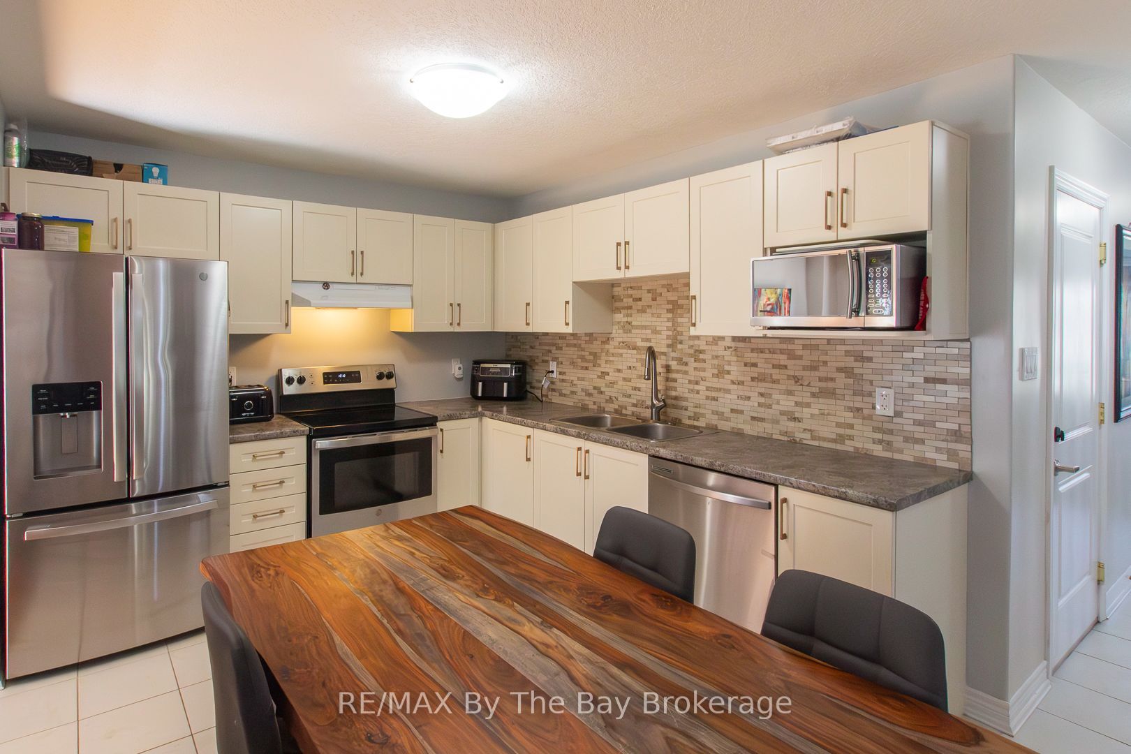 131 Stonebrook Way Property Photo 8