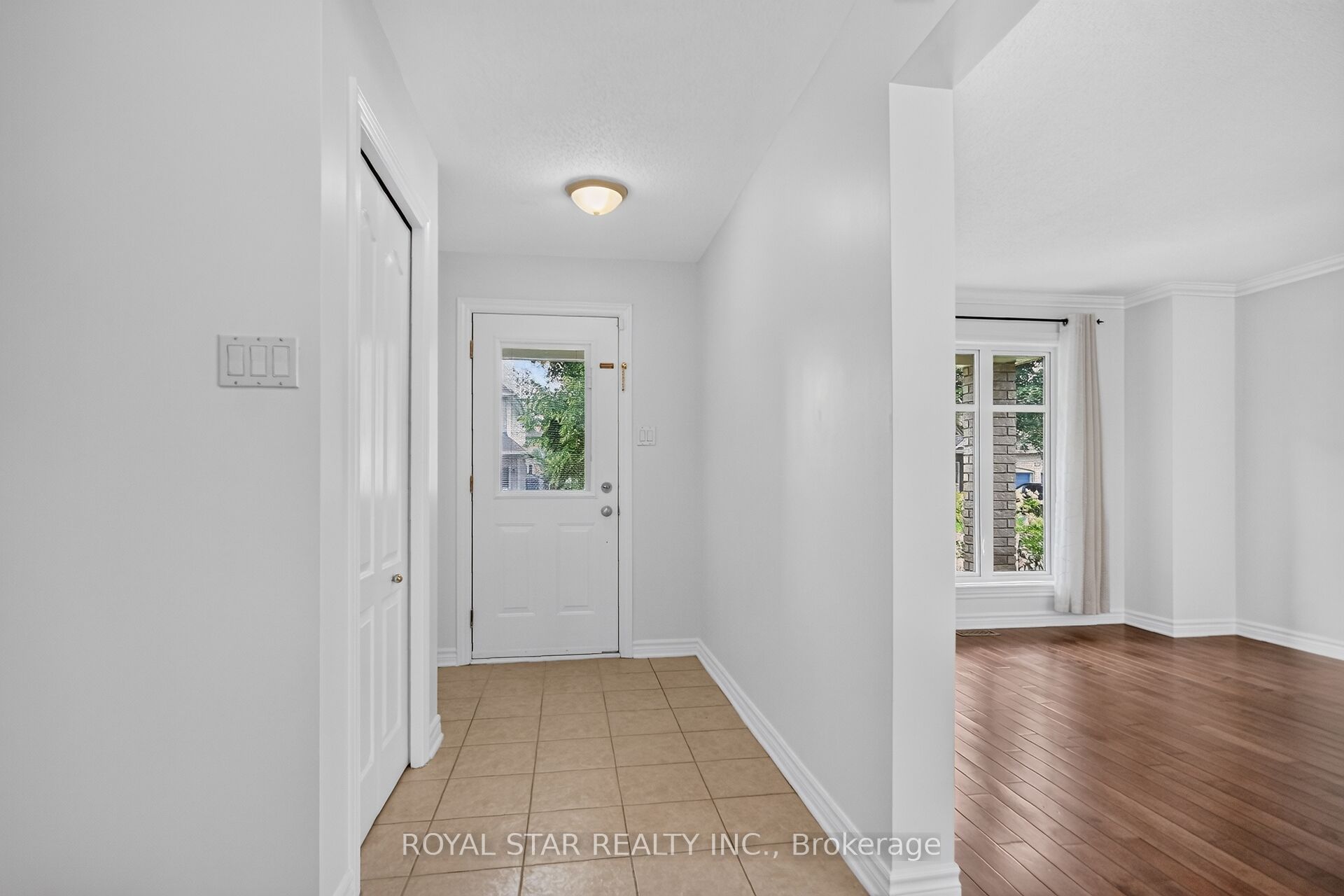 818 Long Point Circle Property Photo 3