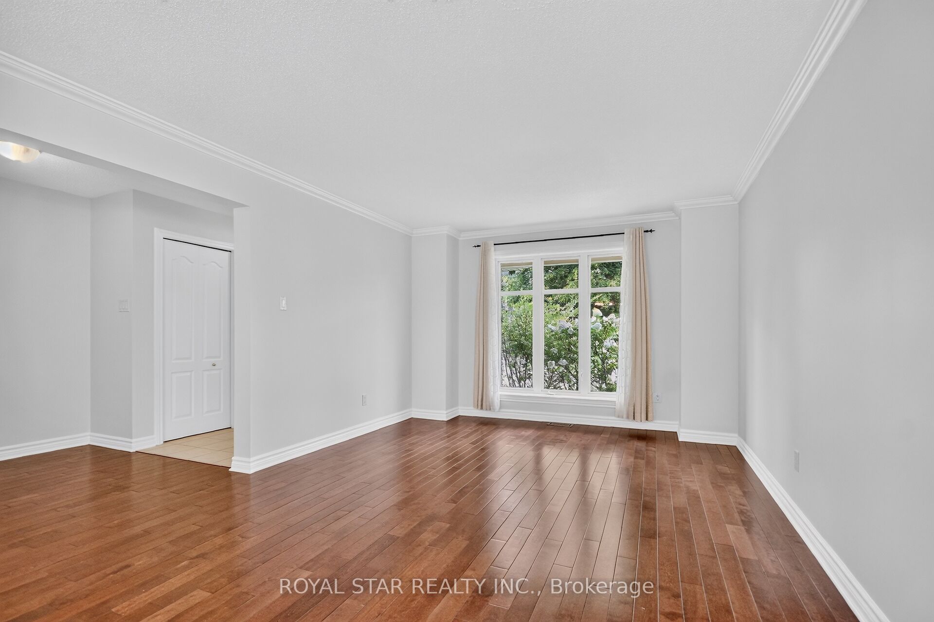 818 Long Point Circle Property Photo 4