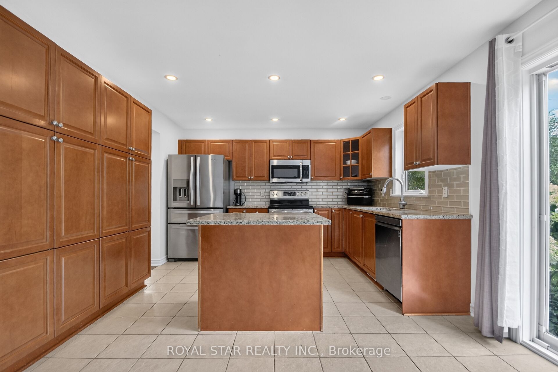 818 Long Point Circle Property Photo 12