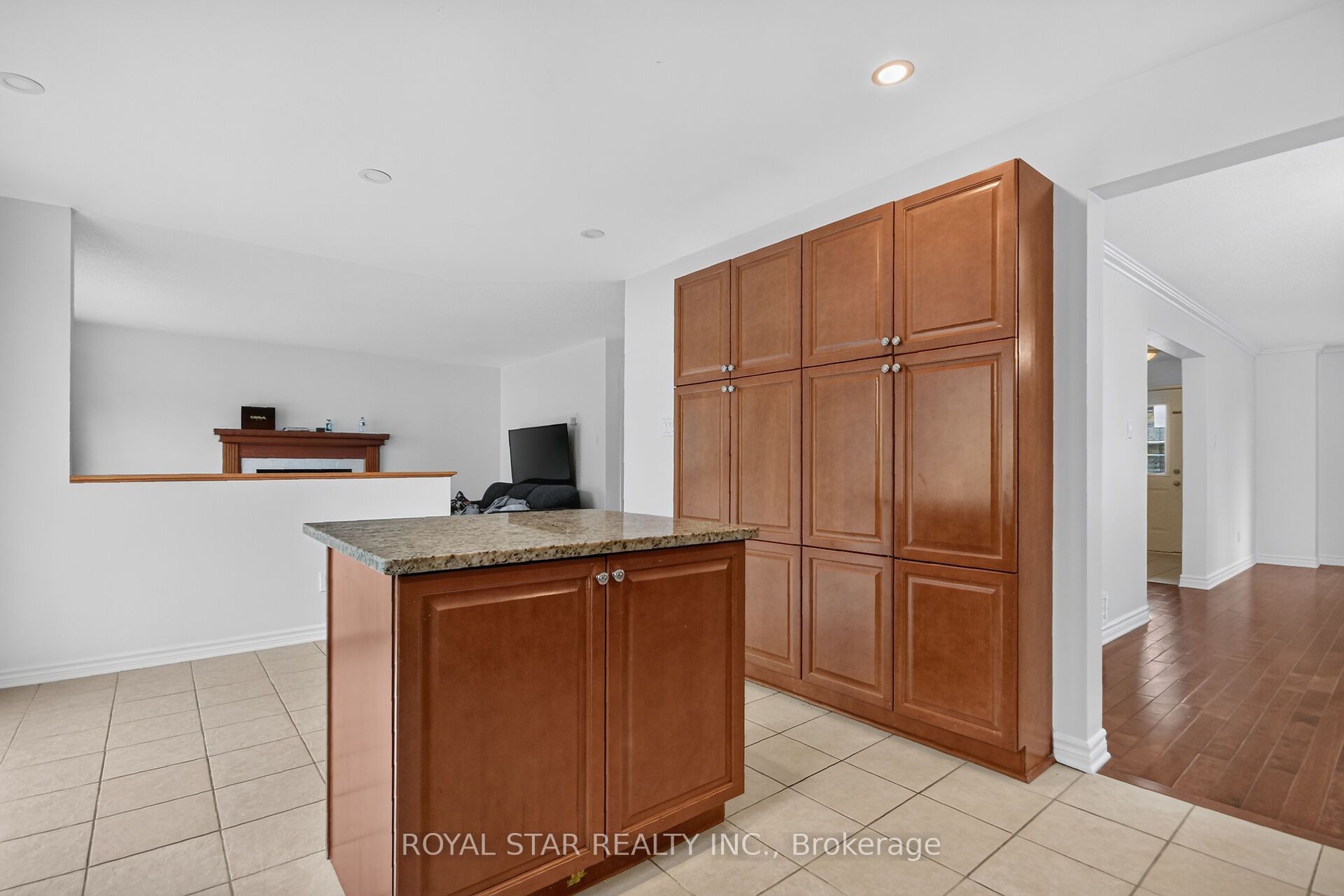 818 Long Point Circle Property Photo 13