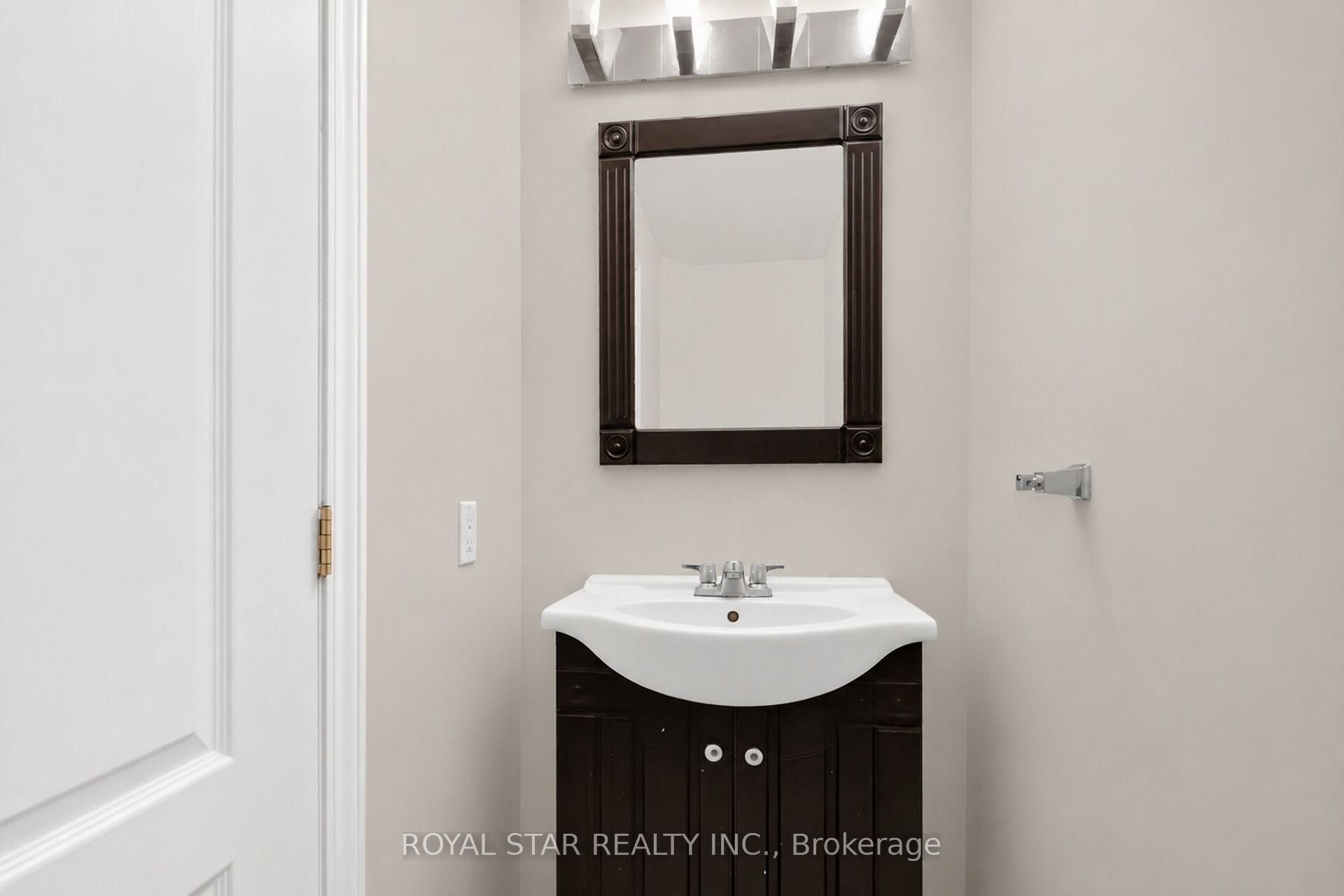 818 Long Point Circle Property Photo 18