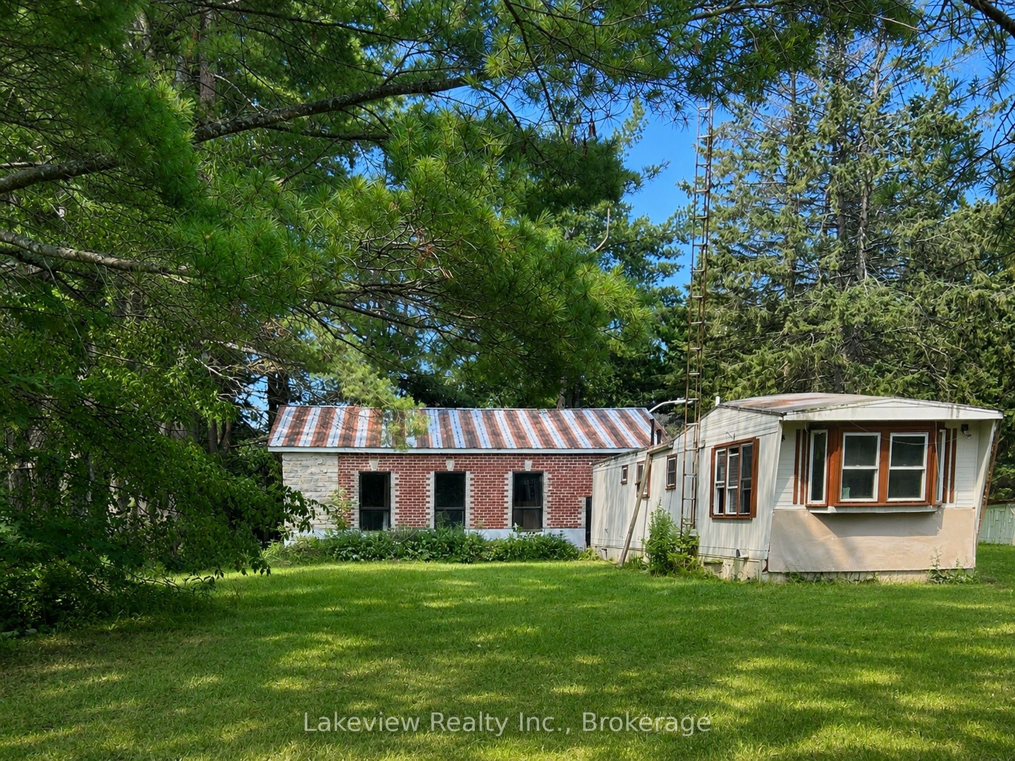315 Burnt River Road N Property Photo 1