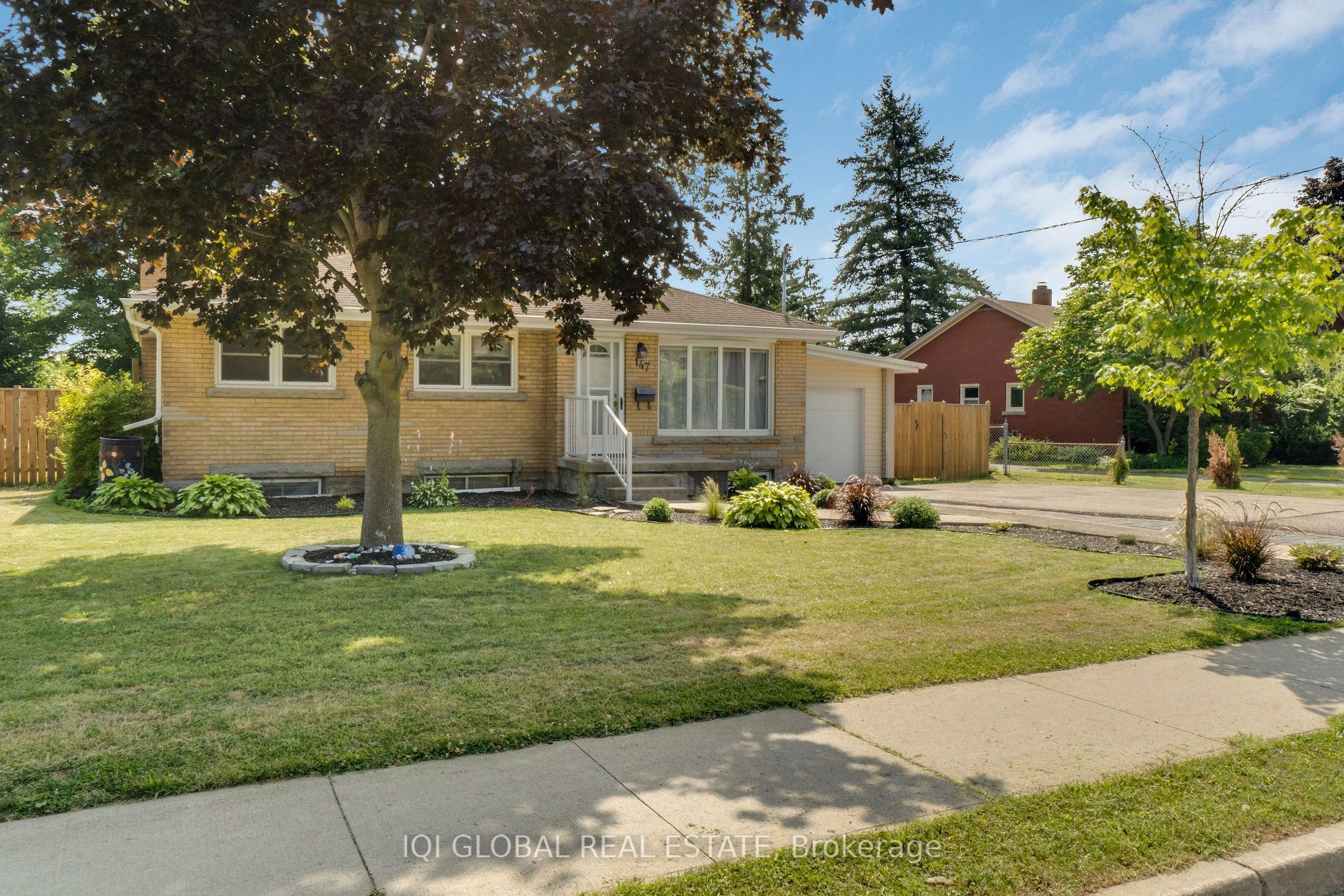 147 Tait Street Property Photo 3