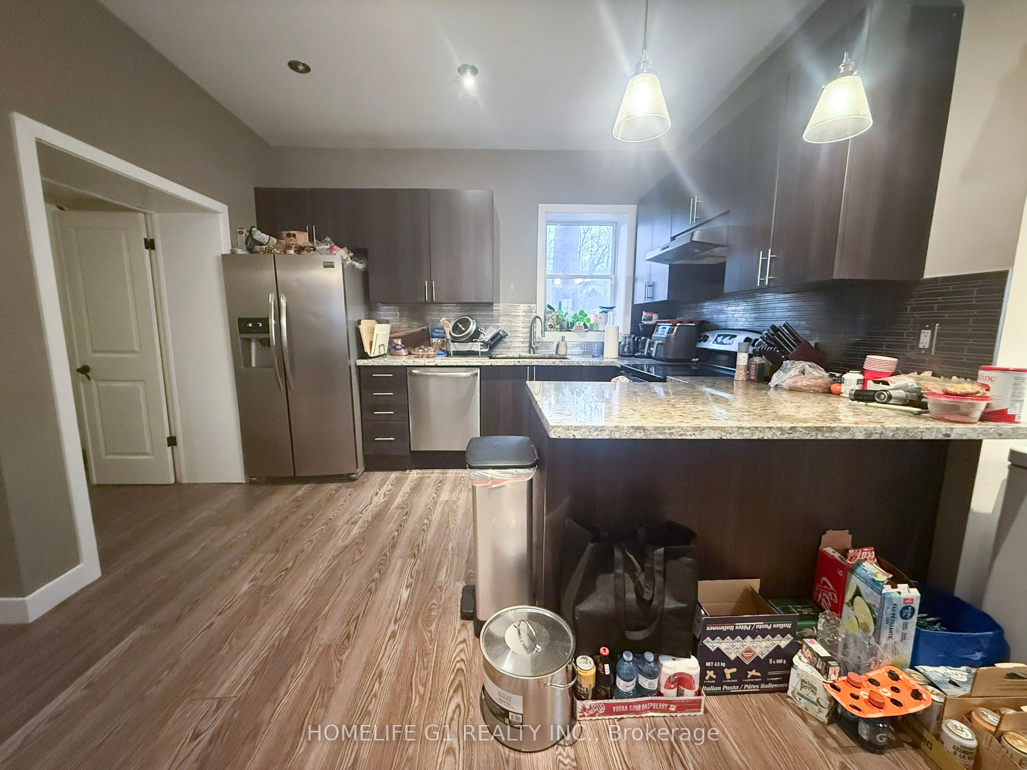286 Hunter Street W Property Photo 6