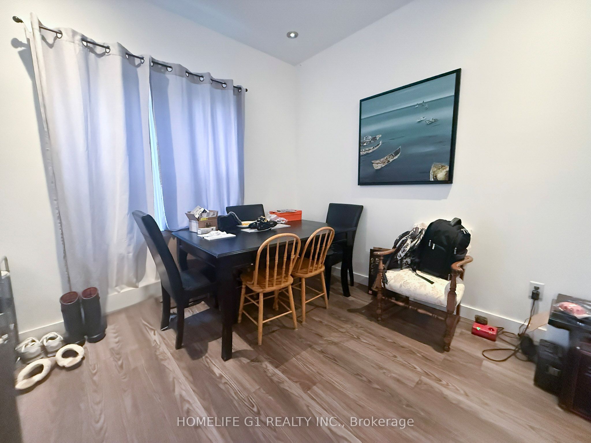 286 Hunter Street W Property Photo 8