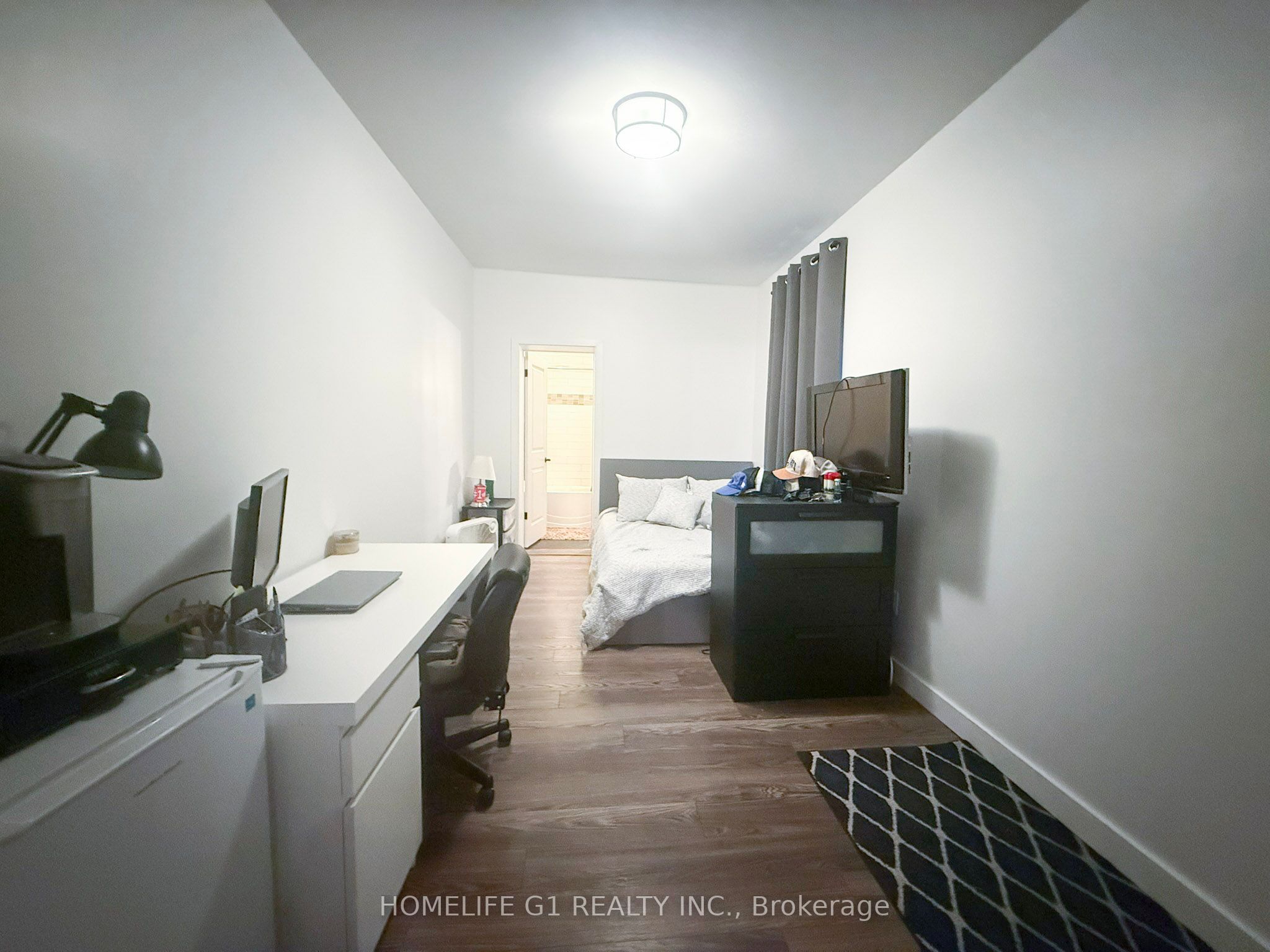 286 Hunter Street W Property Photo 10