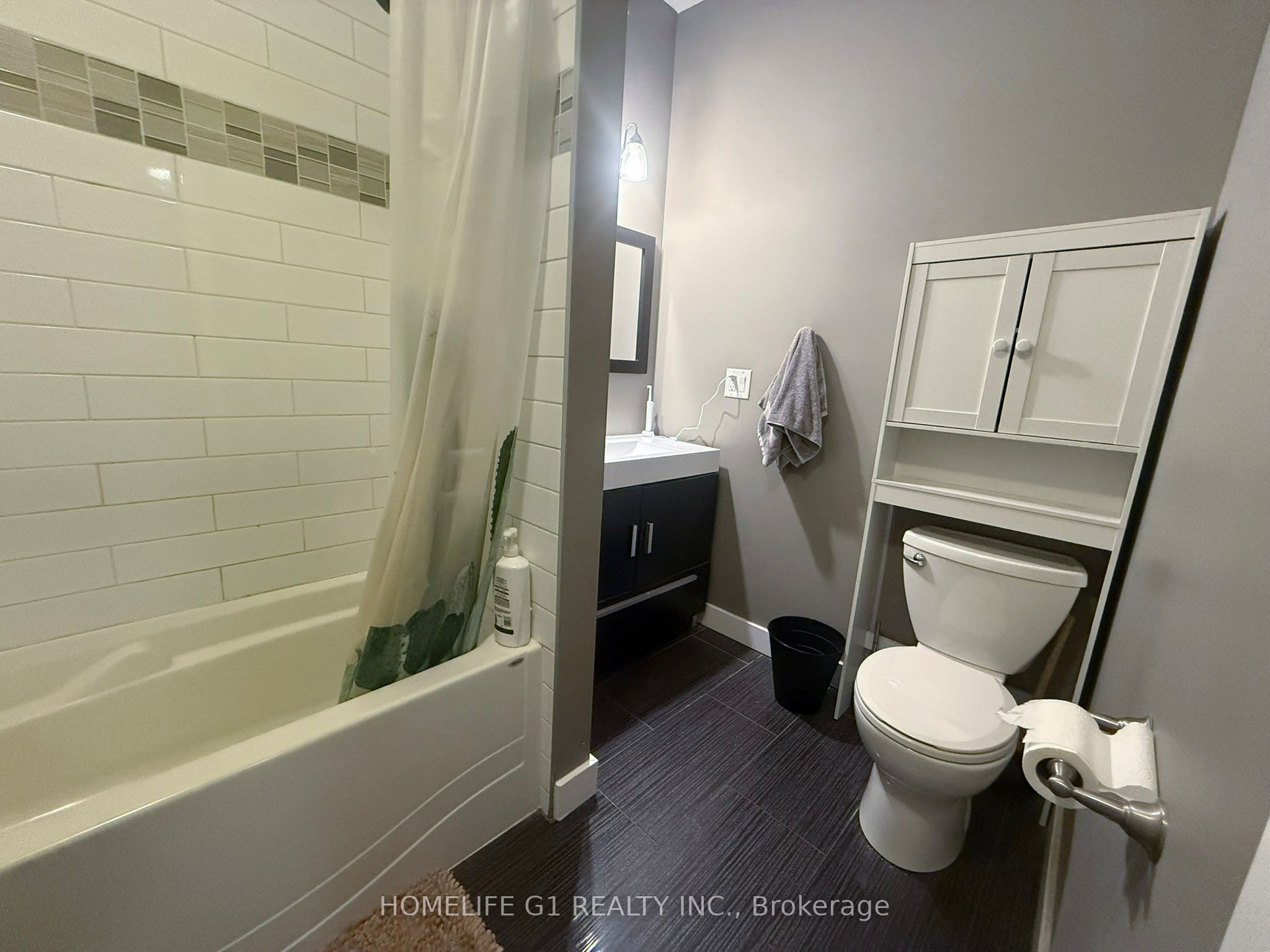 286 Hunter Street W Property Photo 12
