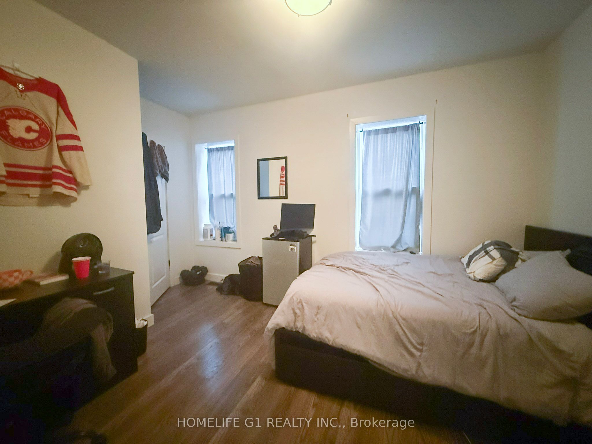 286 Hunter Street W Property Photo 14