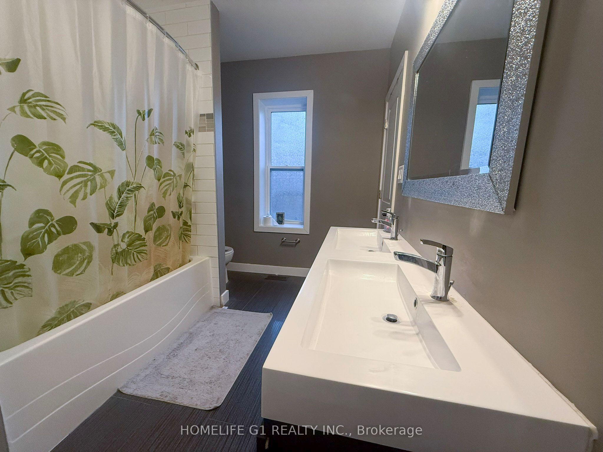 286 Hunter Street W Property Photo 18