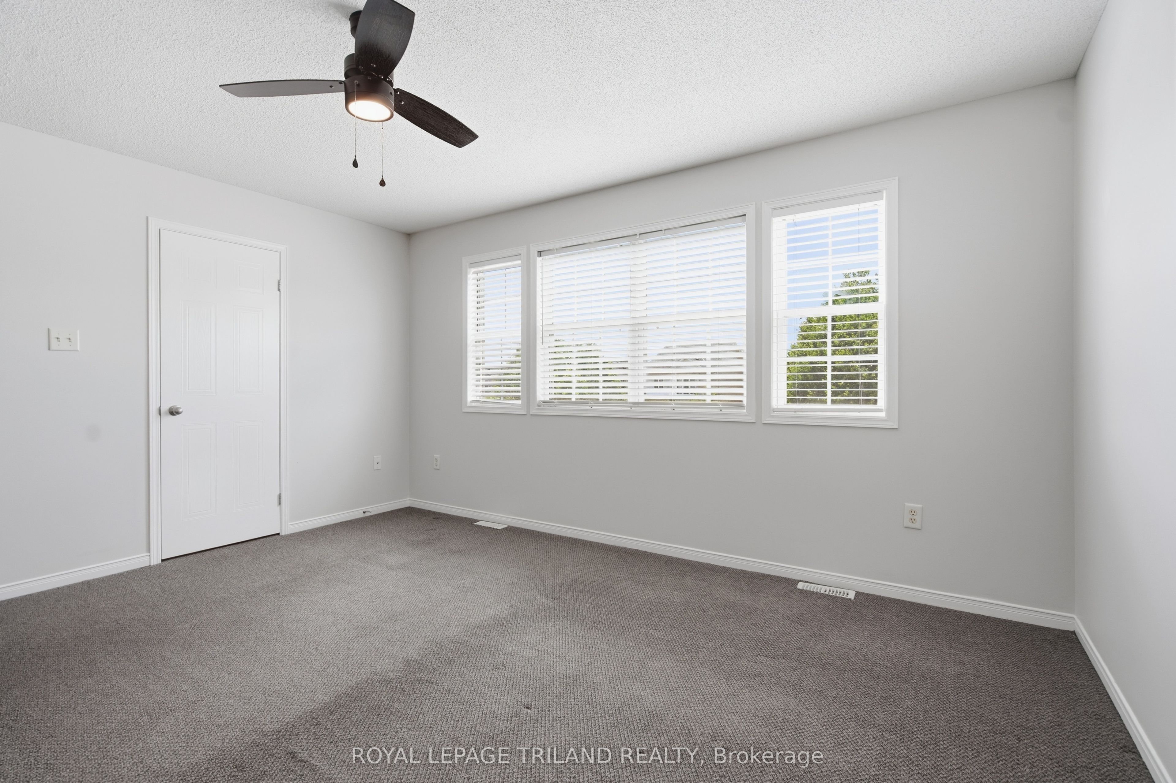 1942 Bloom Crescent Property Photo 12