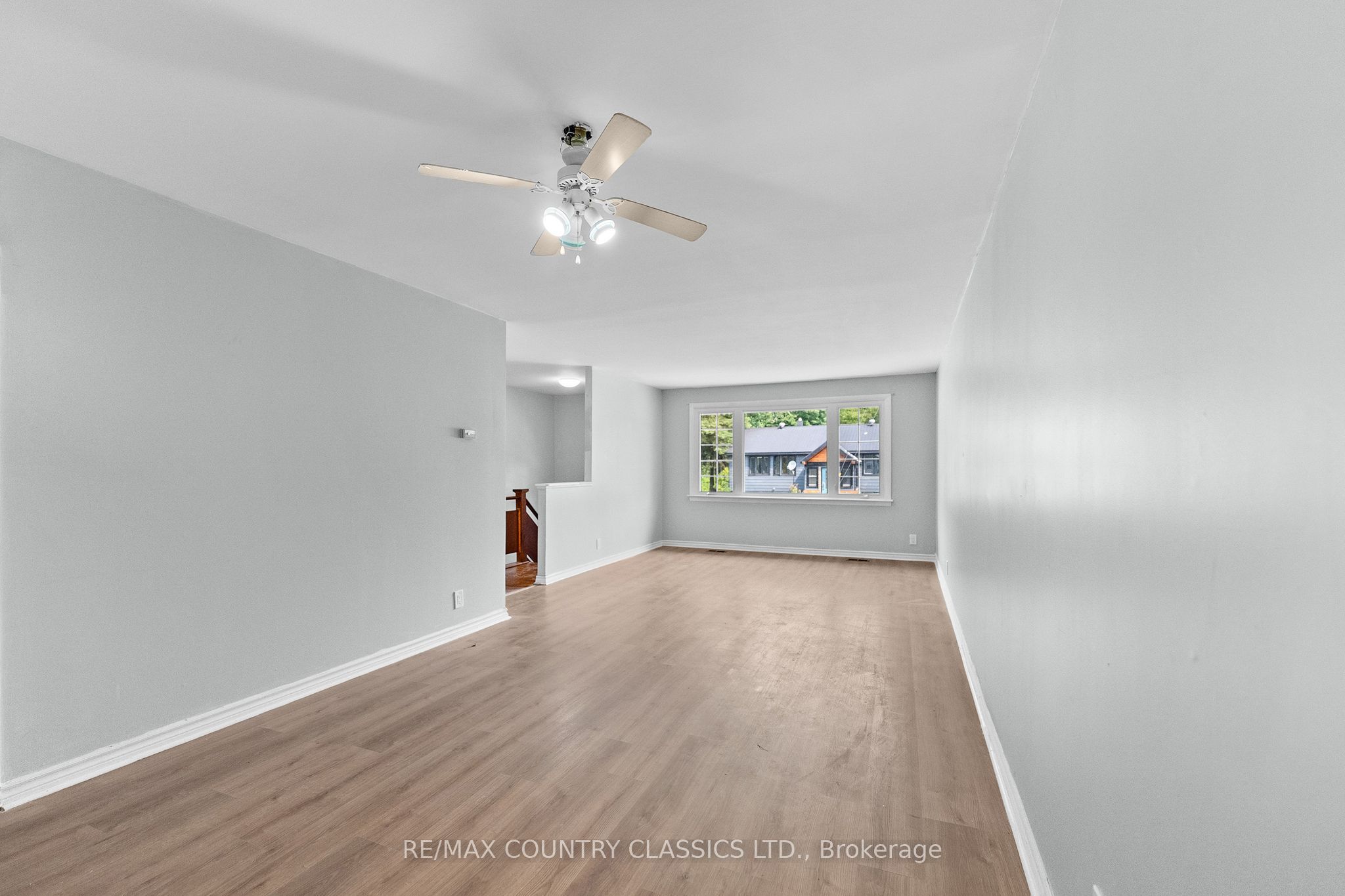 1043 Estates Road Property Photo 5