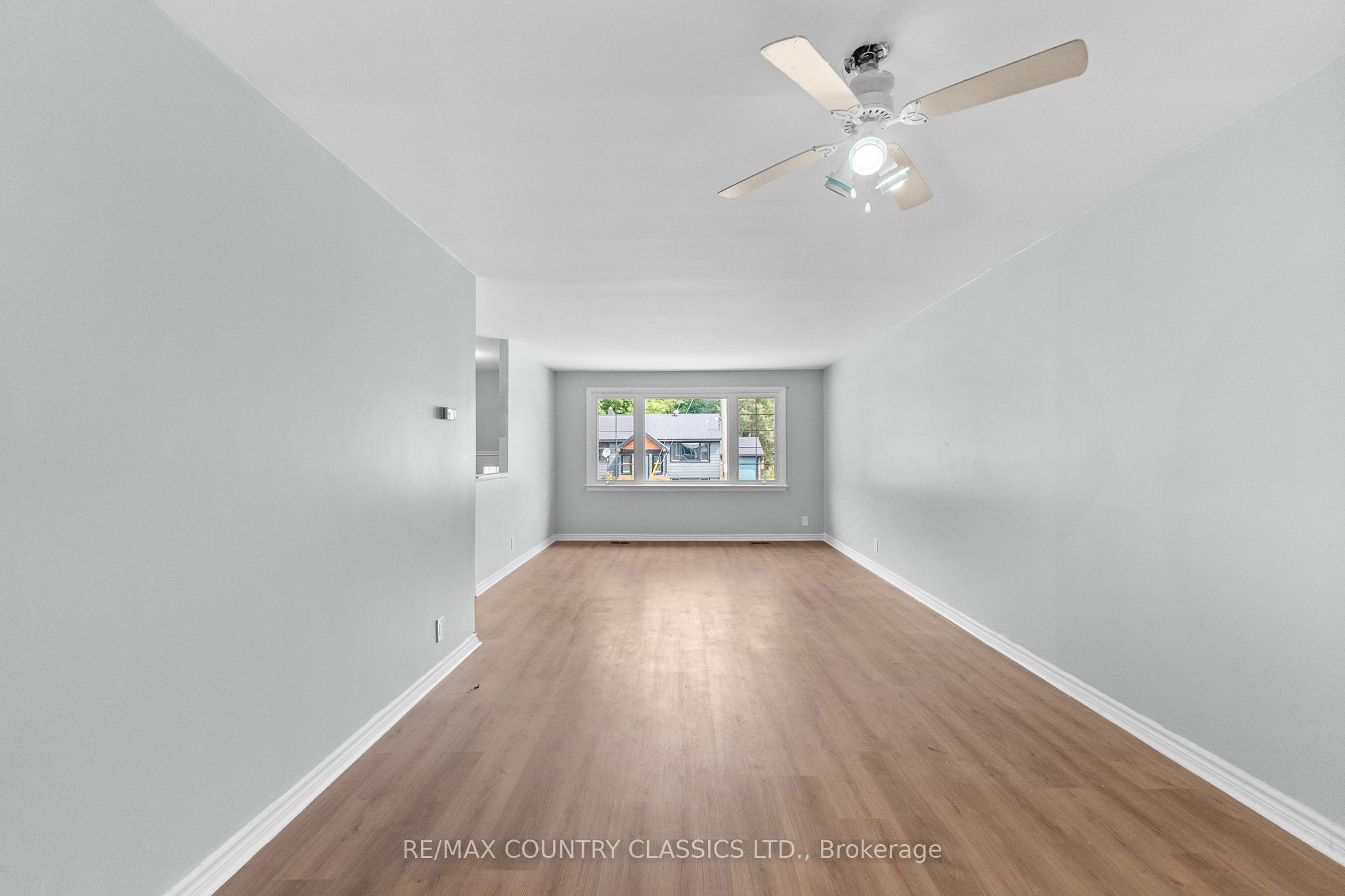 1043 Estates Road Property Photo 6
