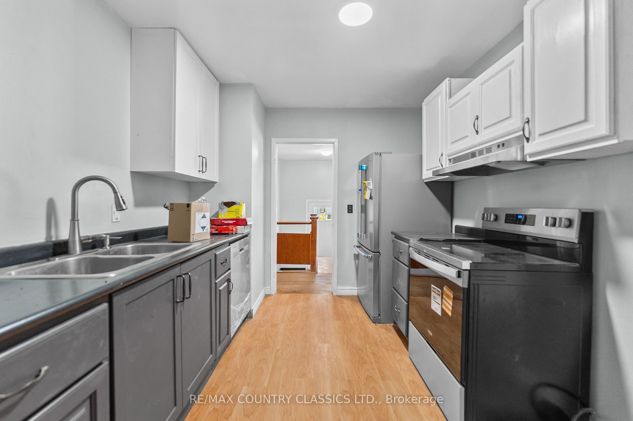 1043 Estates Road Property Photo 10