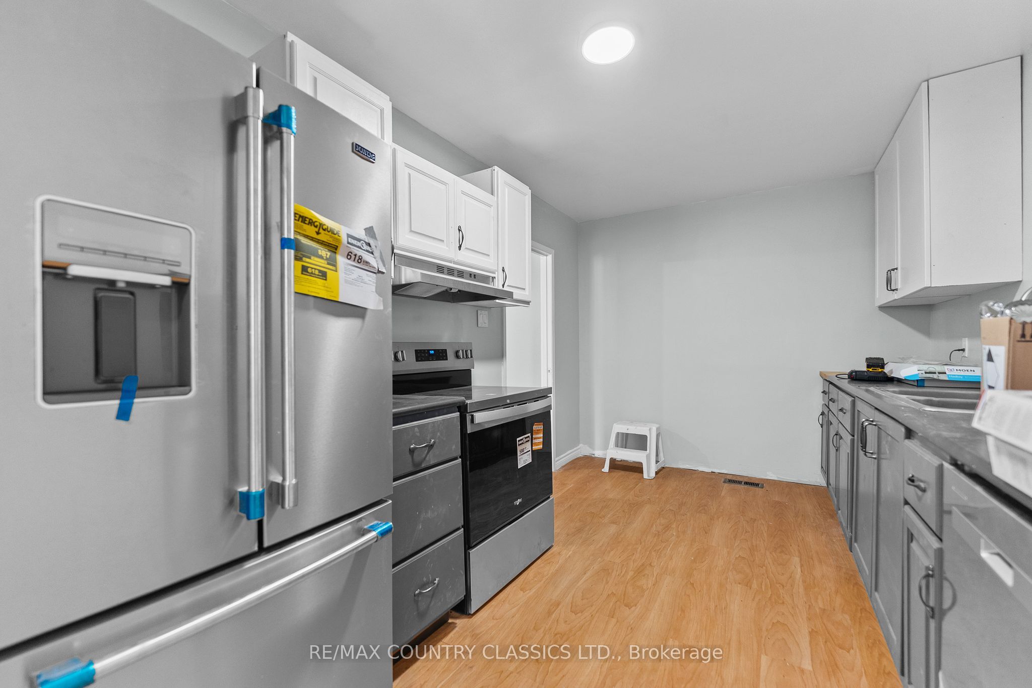 1043 Estates Road Property Photo 12