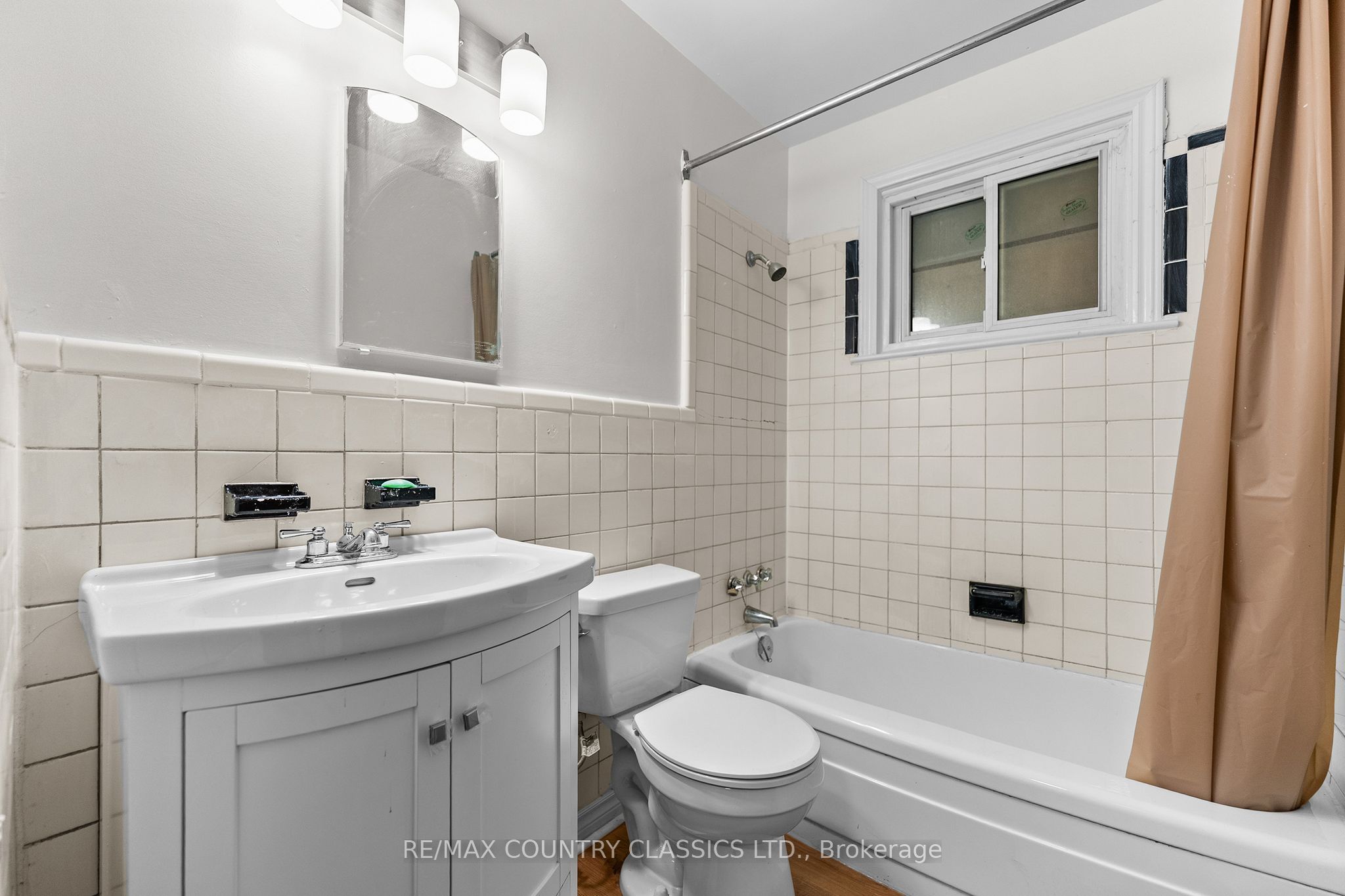 1043 Estates Road Property Photo 13
