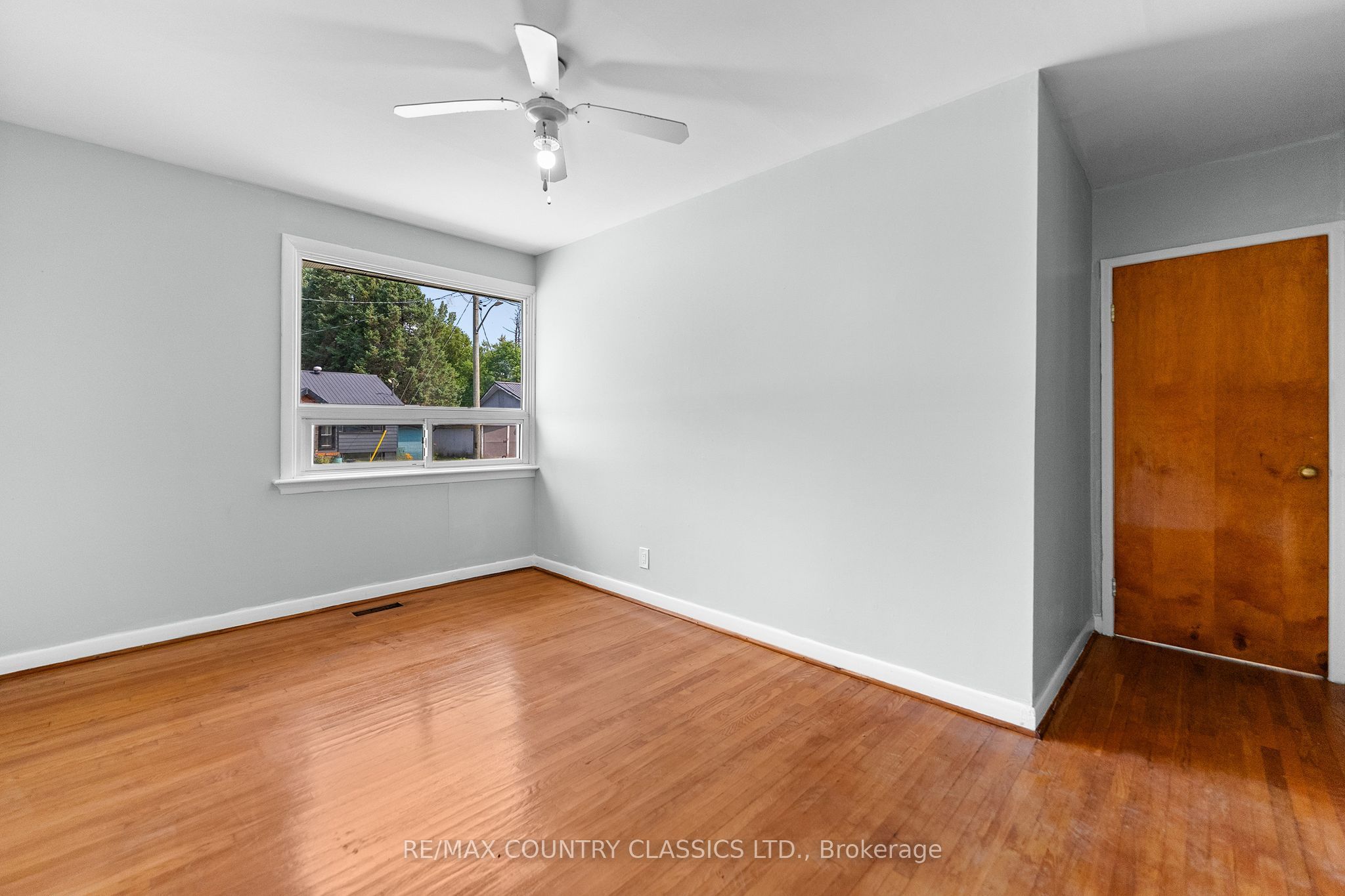 1043 Estates Road Property Photo 18
