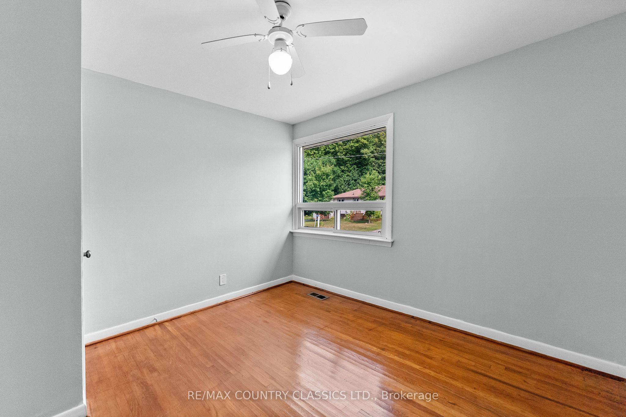 1043 Estates Road Property Photo 19