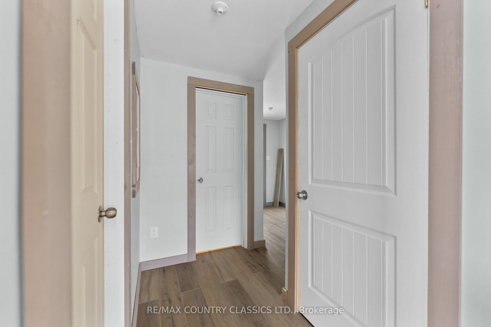 1043 Estates Road Property Photo 23