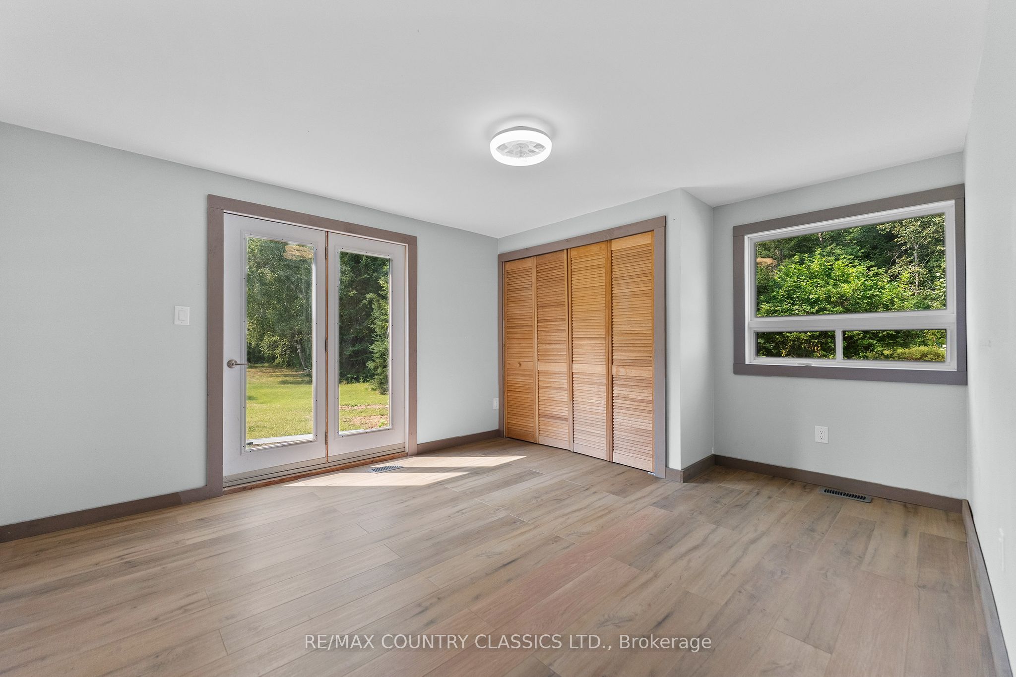 1043 Estates Road Property Photo 25