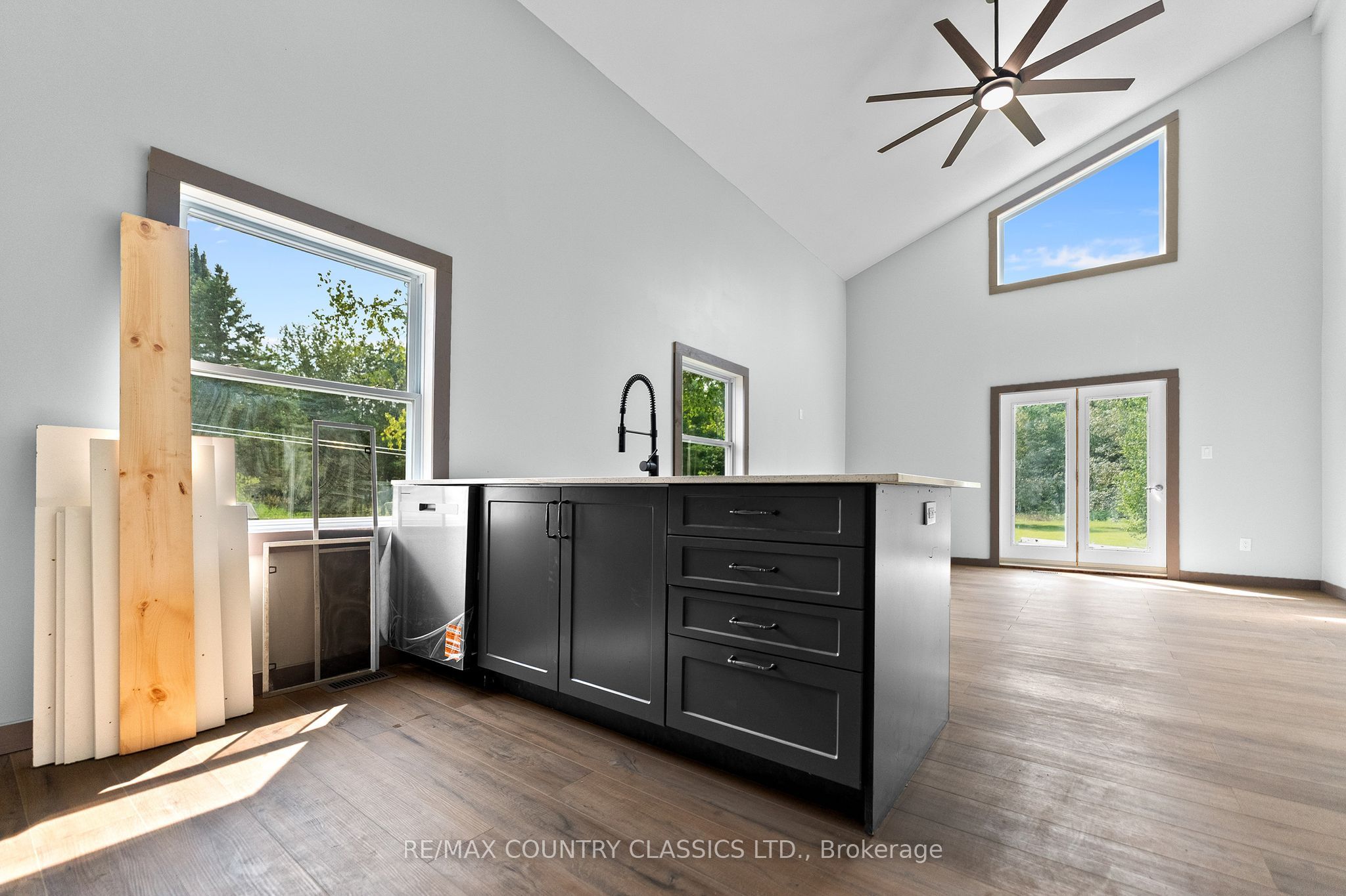 1043 Estates Road Property Photo 30