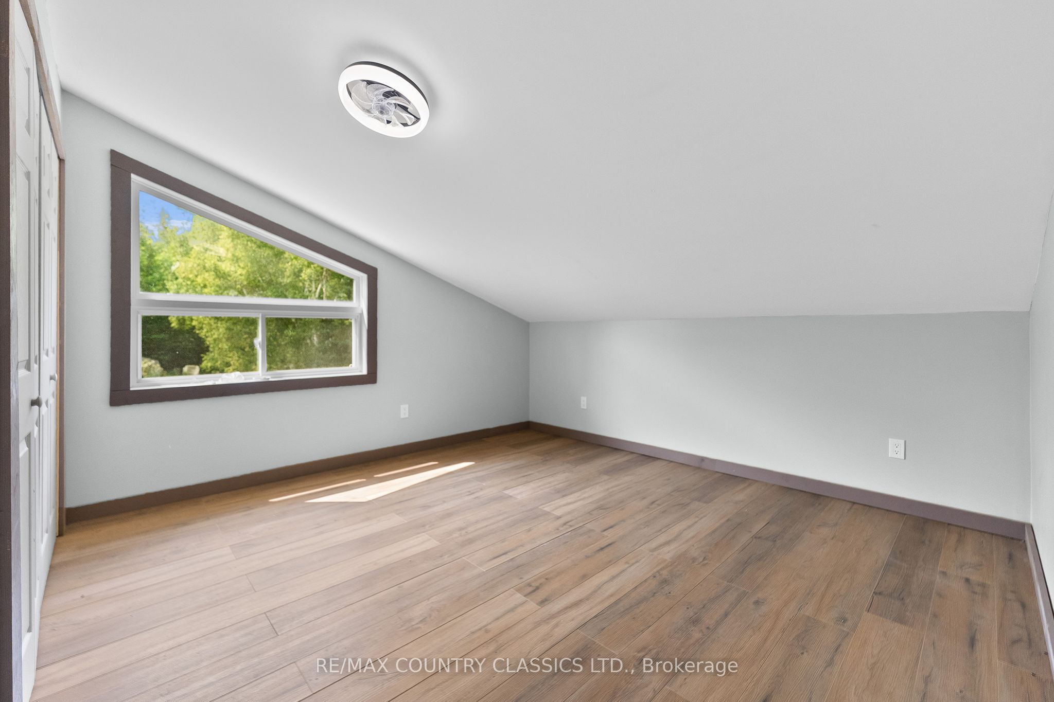 1043 Estates Road Property Photo 32