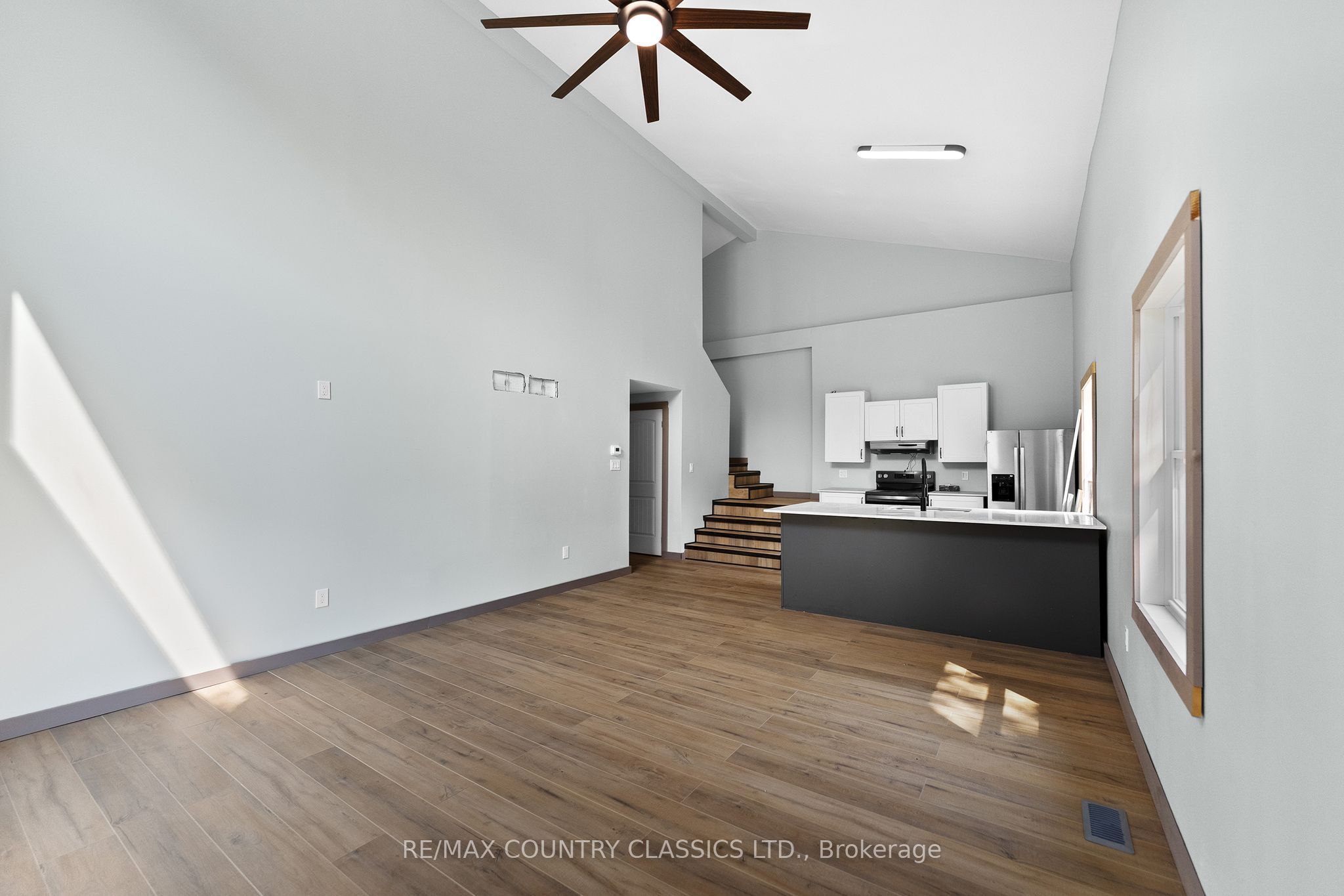 1043 Estates Road Property Photo 34