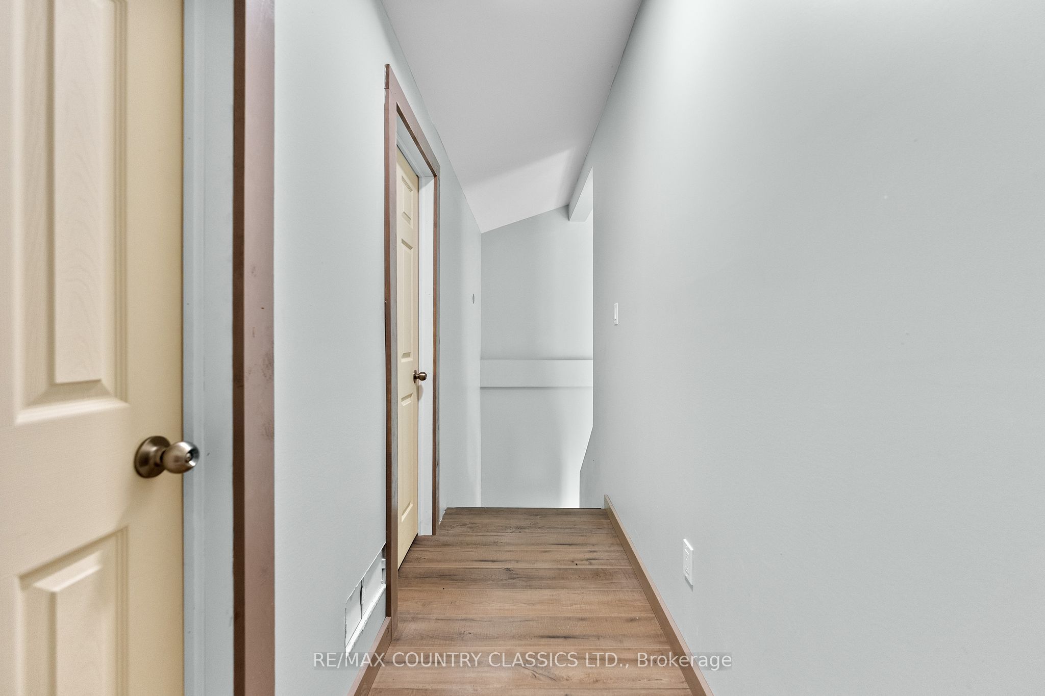 1043 Estates Road Property Photo 35