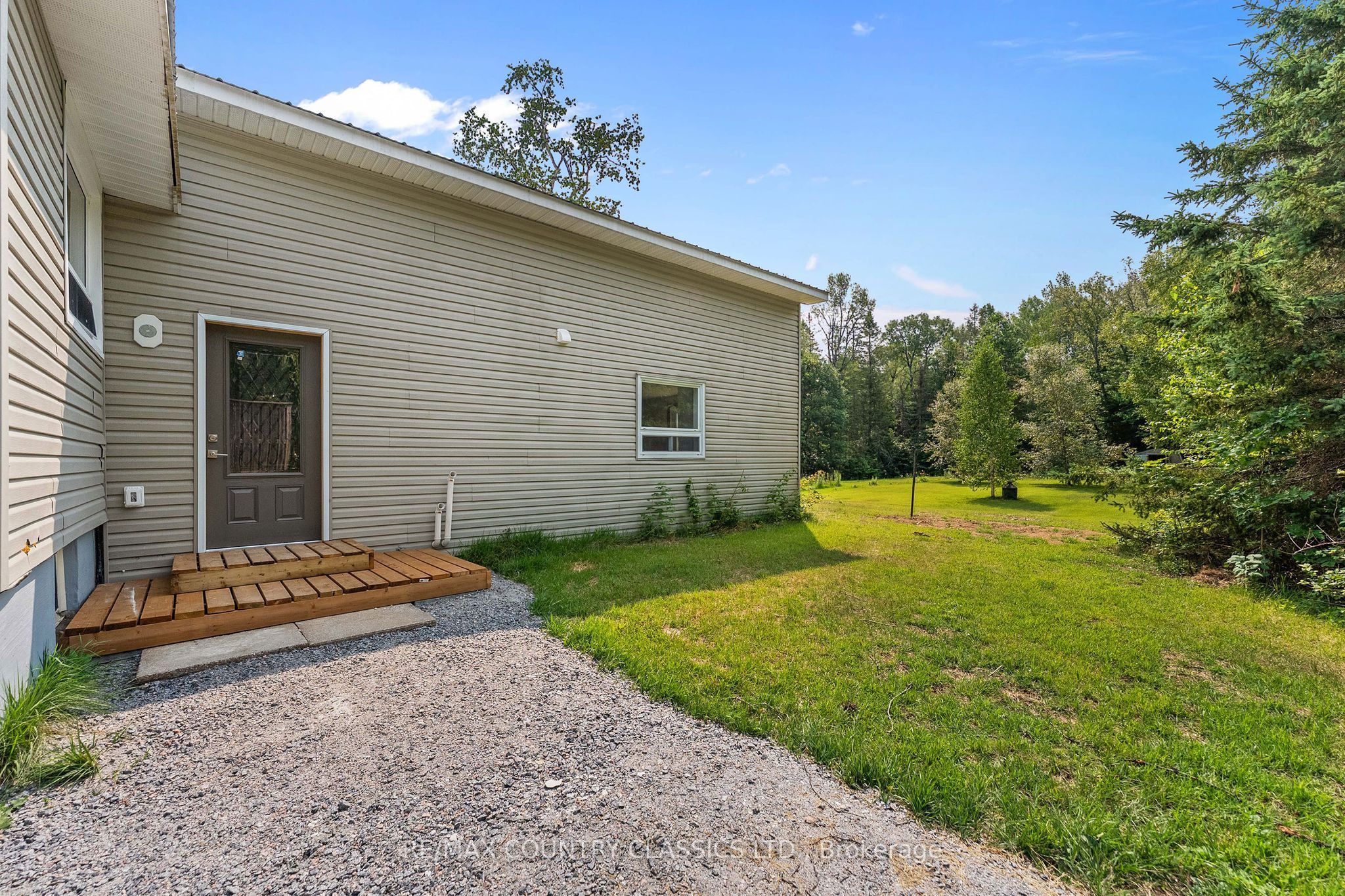 1043 Estates Road Property Photo 39