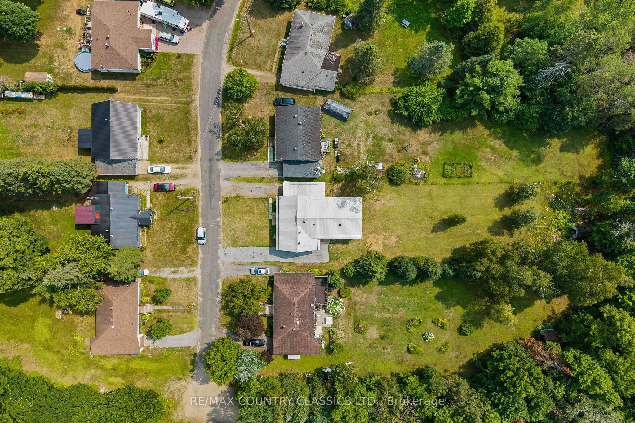 1043 Estates Road Property Photo 43