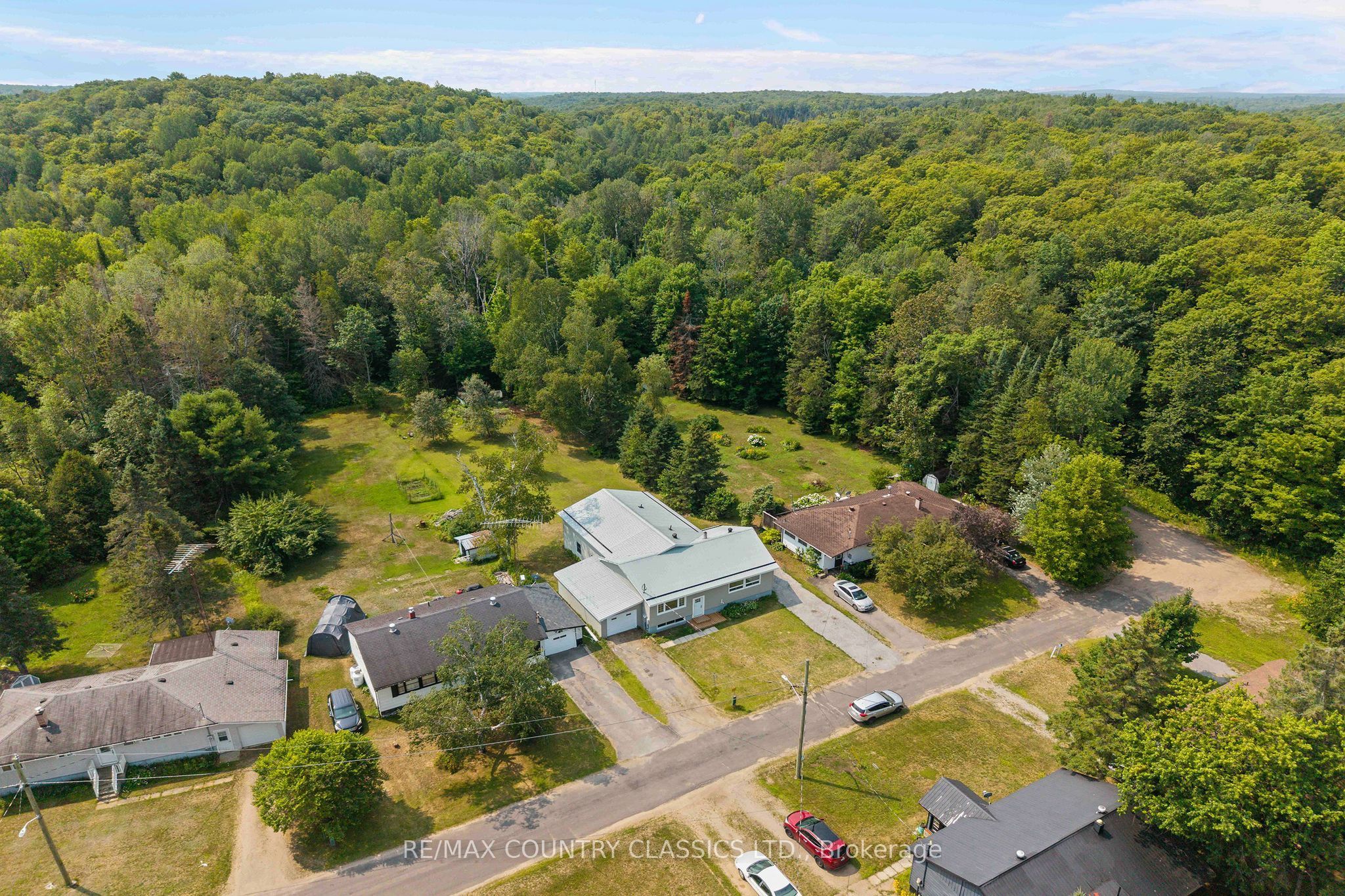 1043 Estates Road Property Photo 46
